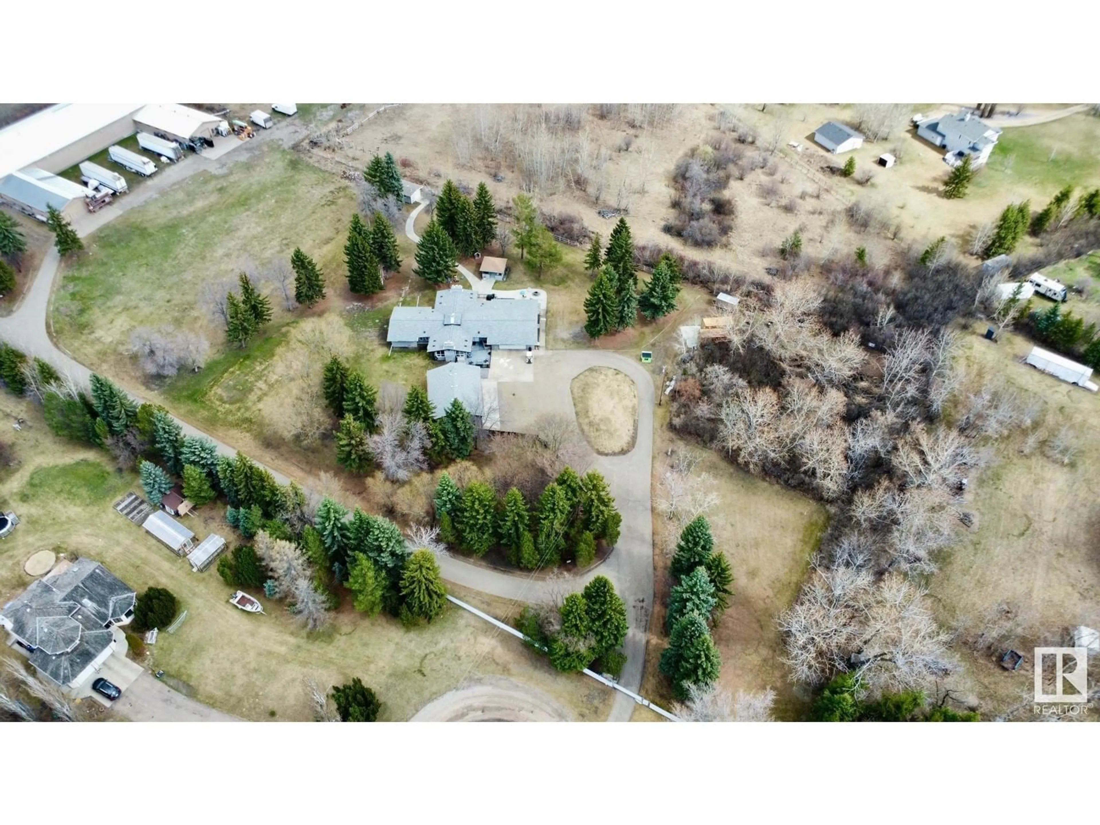 A pic from outside/outdoor area/front of a property/back of a property/a pic from drone, unknown for 510 197 AV, Edmonton Alberta T5N6N6