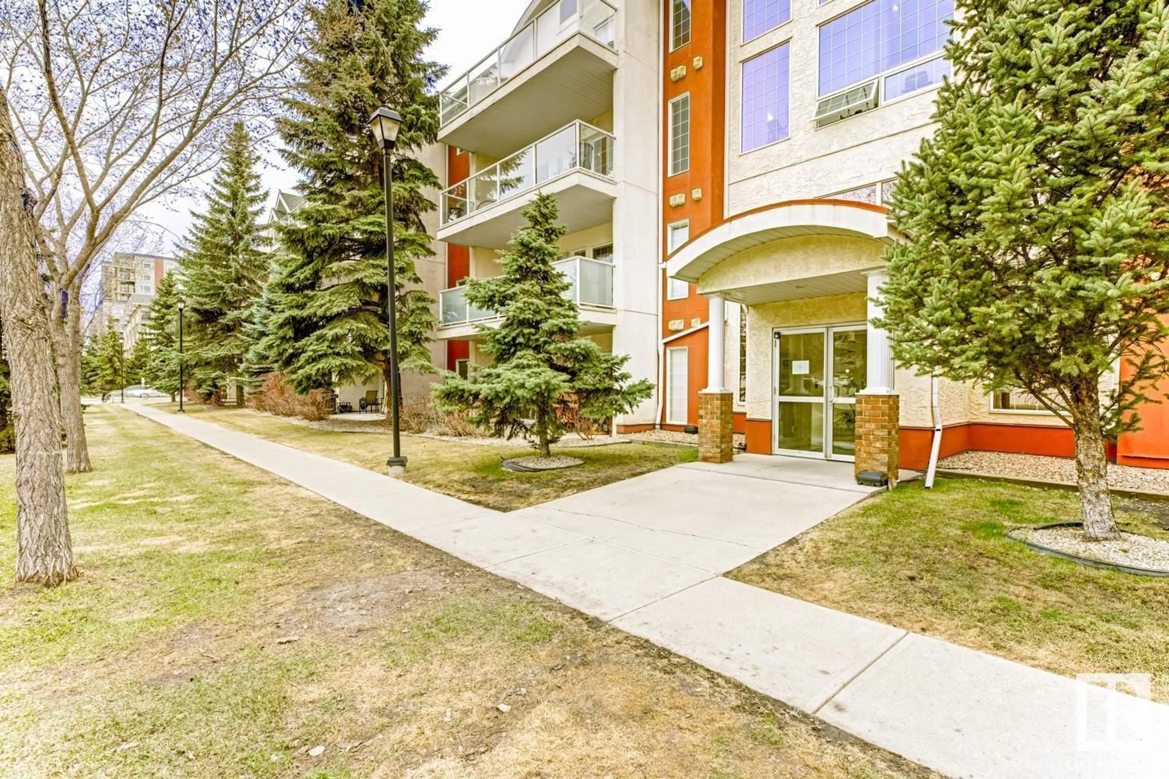 Patio, street for 417 - 12110 106 AV, Edmonton Alberta T5H4R9