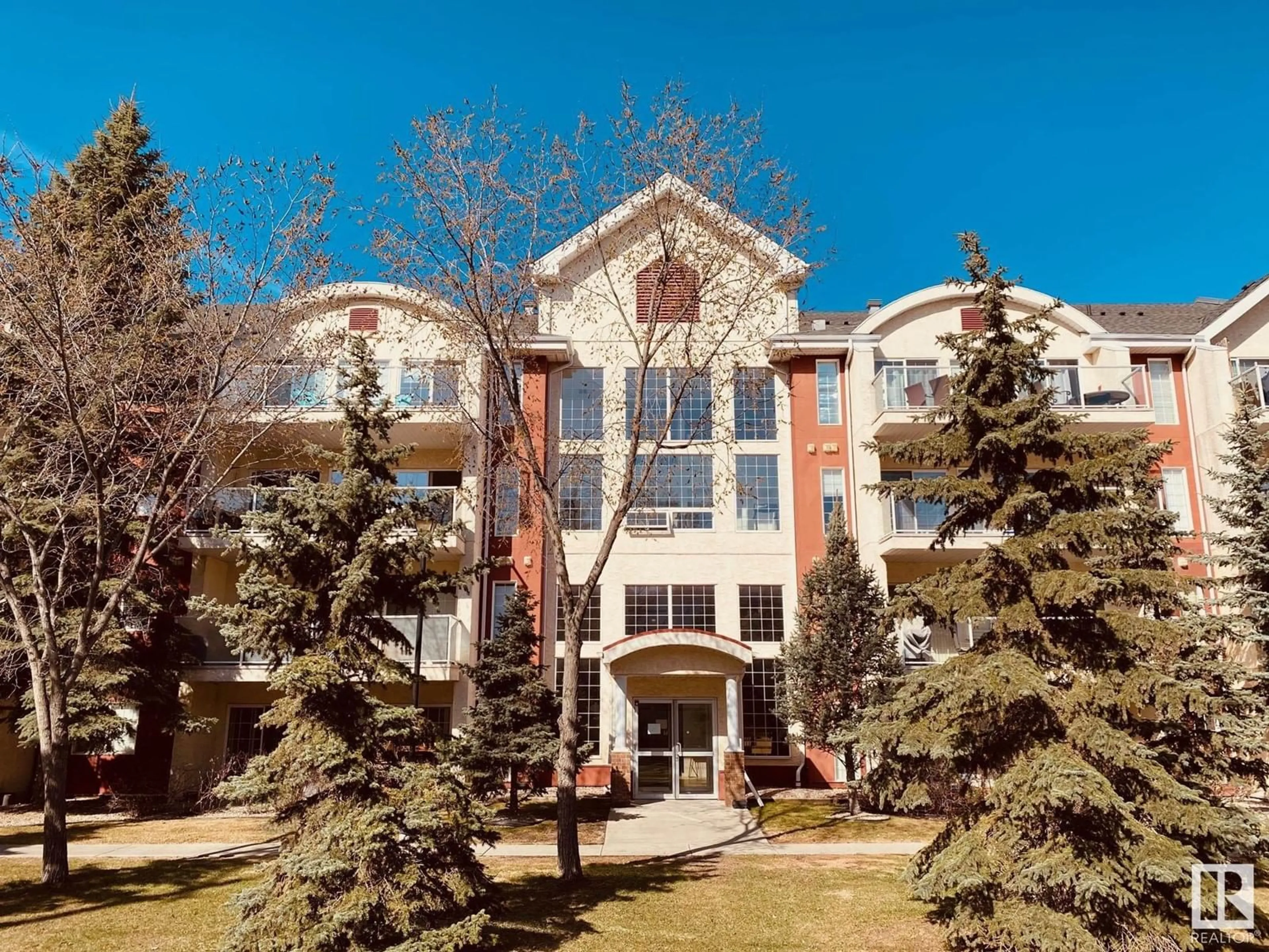 Indoor foyer for 417 - 12110 106 AV, Edmonton Alberta T5H4R9