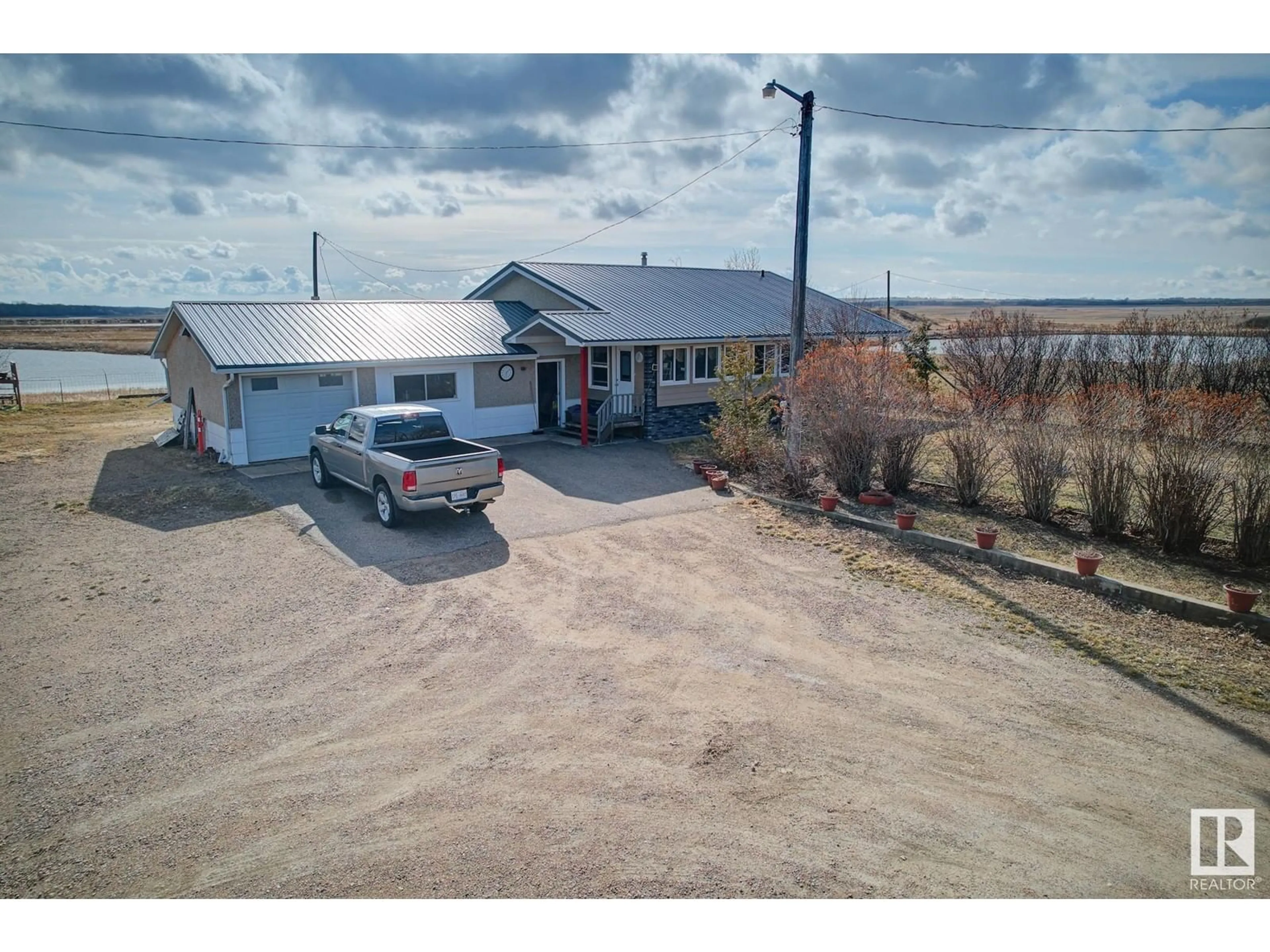 A pic from outside/outdoor area/front of a property/back of a property/a pic from drone, unknown for 545019 HIWAY 36, Rural Two Hills County Alberta T0B4K0