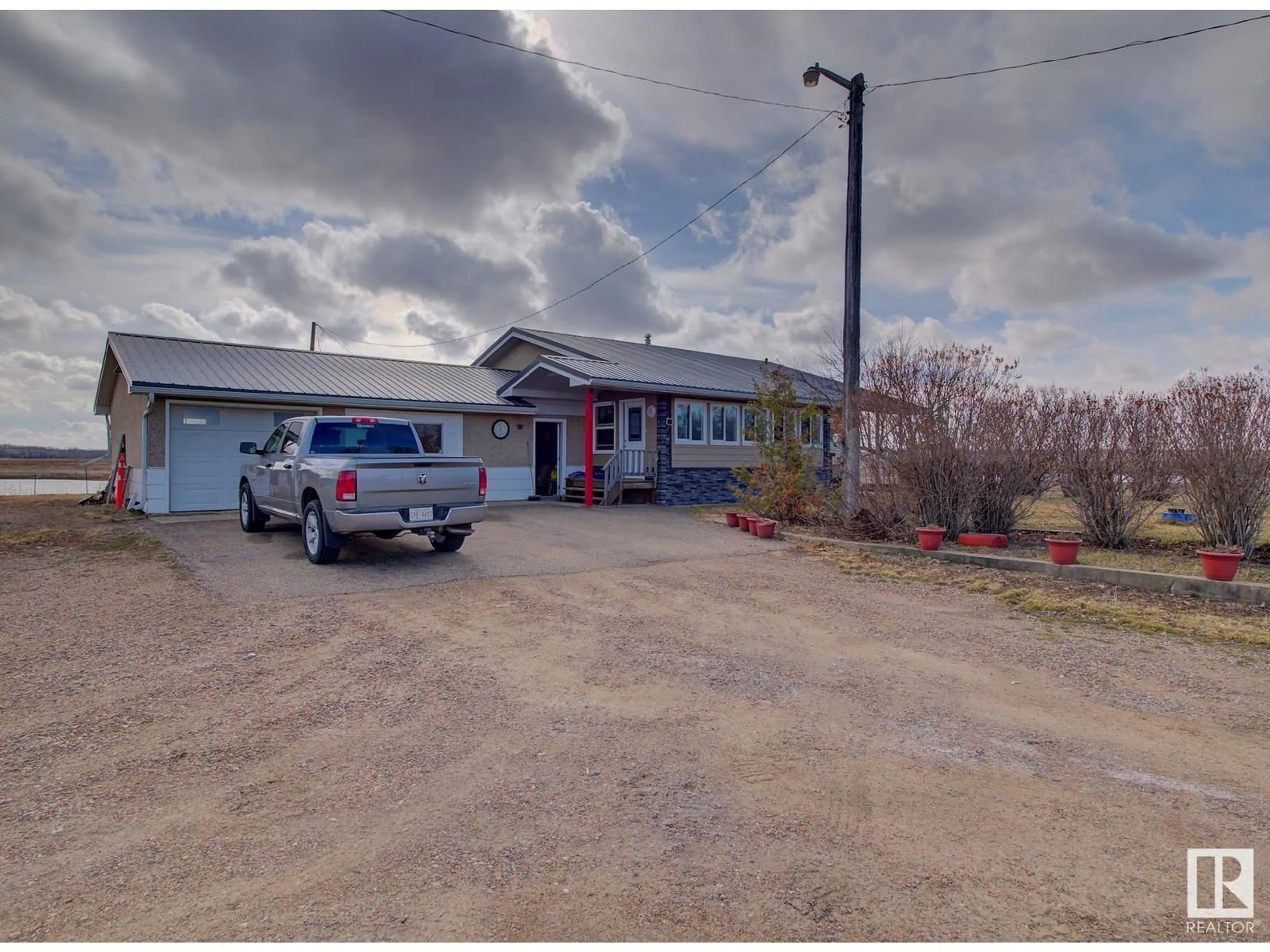 A pic from outside/outdoor area/front of a property/back of a property/a pic from drone, street for 545019 HIWAY 36, Rural Two Hills County Alberta T0B4K0