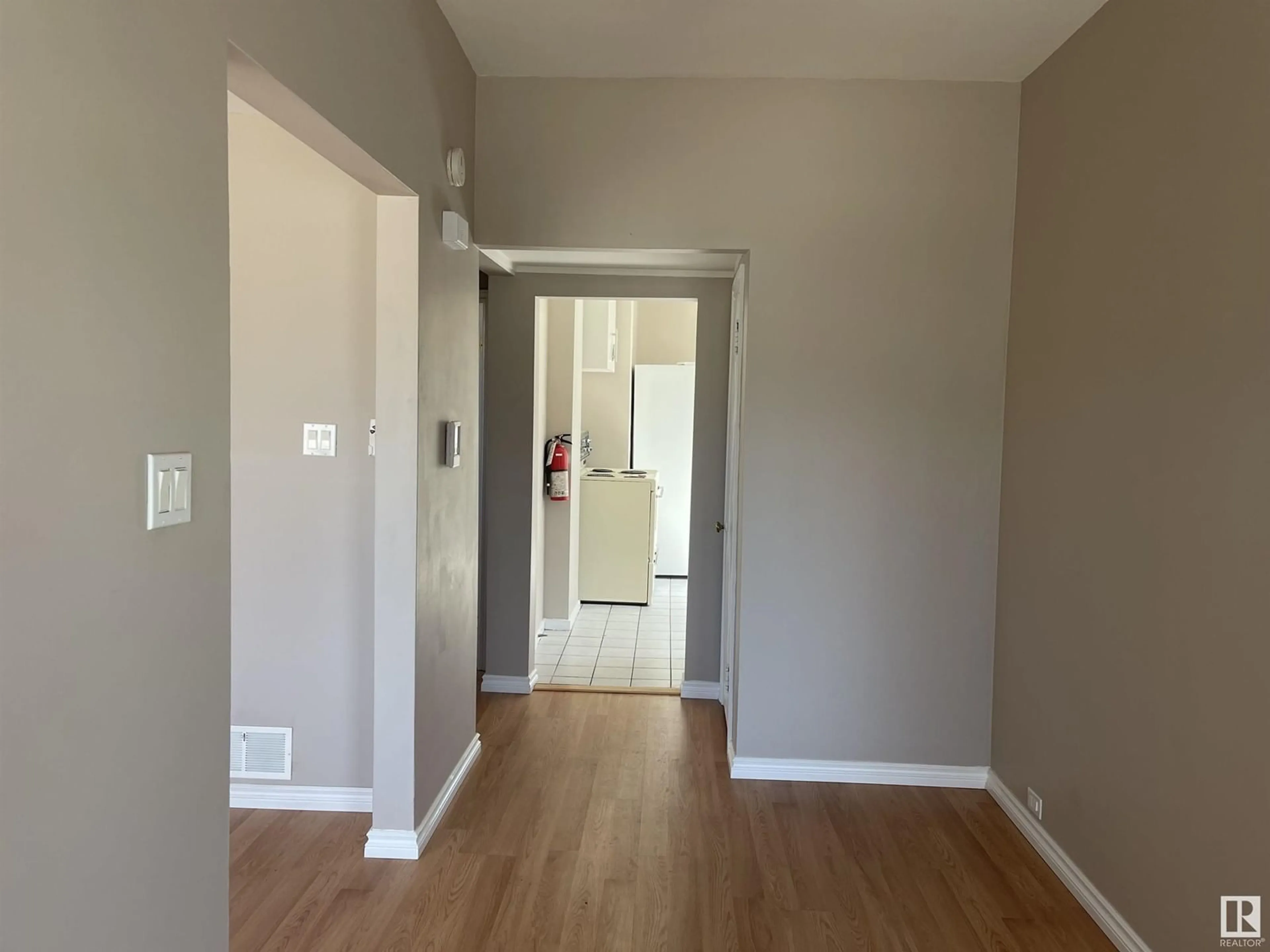 Indoor entryway for 11161 96 ST, Edmonton Alberta T5G1S8