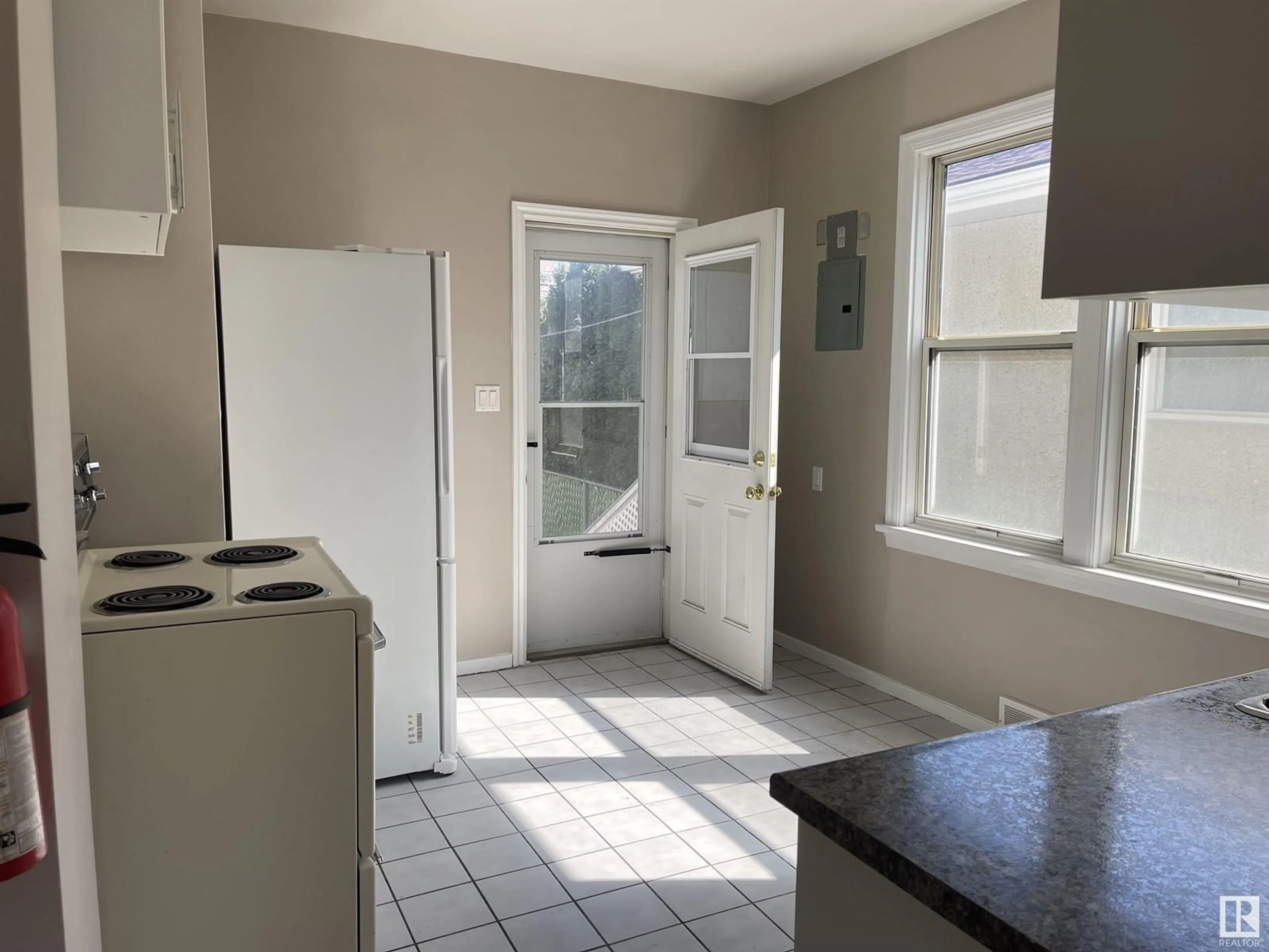 Unknown for 11161 96 ST, Edmonton Alberta T5G1S8