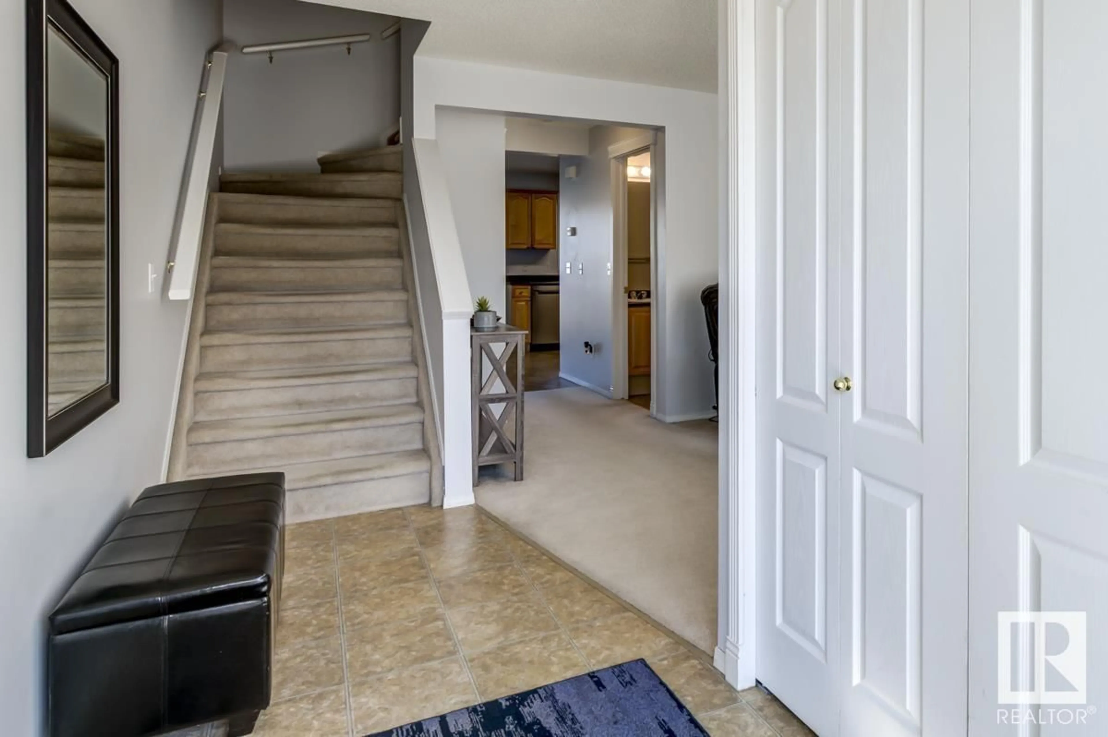 Indoor foyer for 75 - 3380 28A AV, Edmonton Alberta T6T1V4