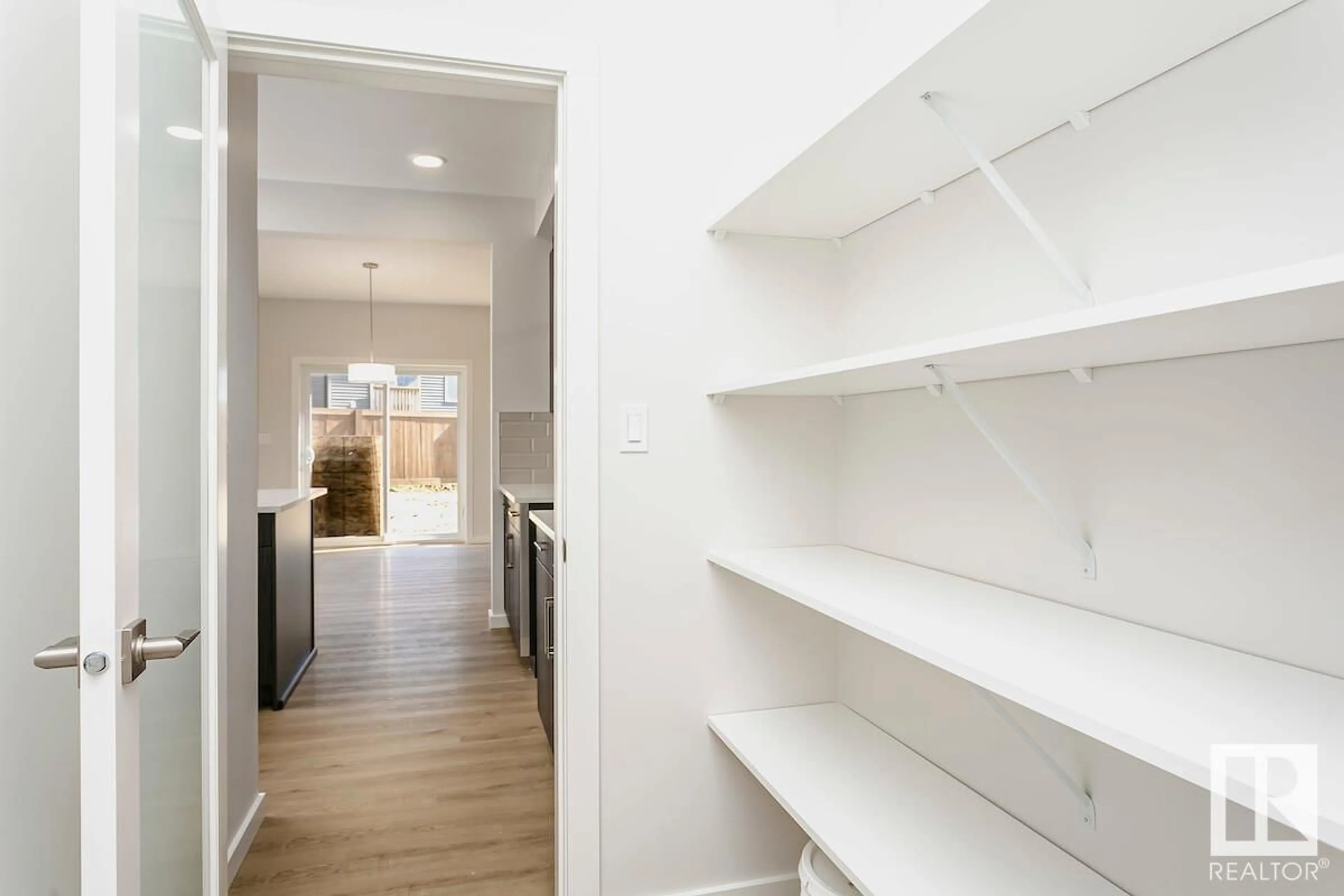 Indoor entryway for SW - 6410 28 AV, Edmonton Alberta T6X1A3