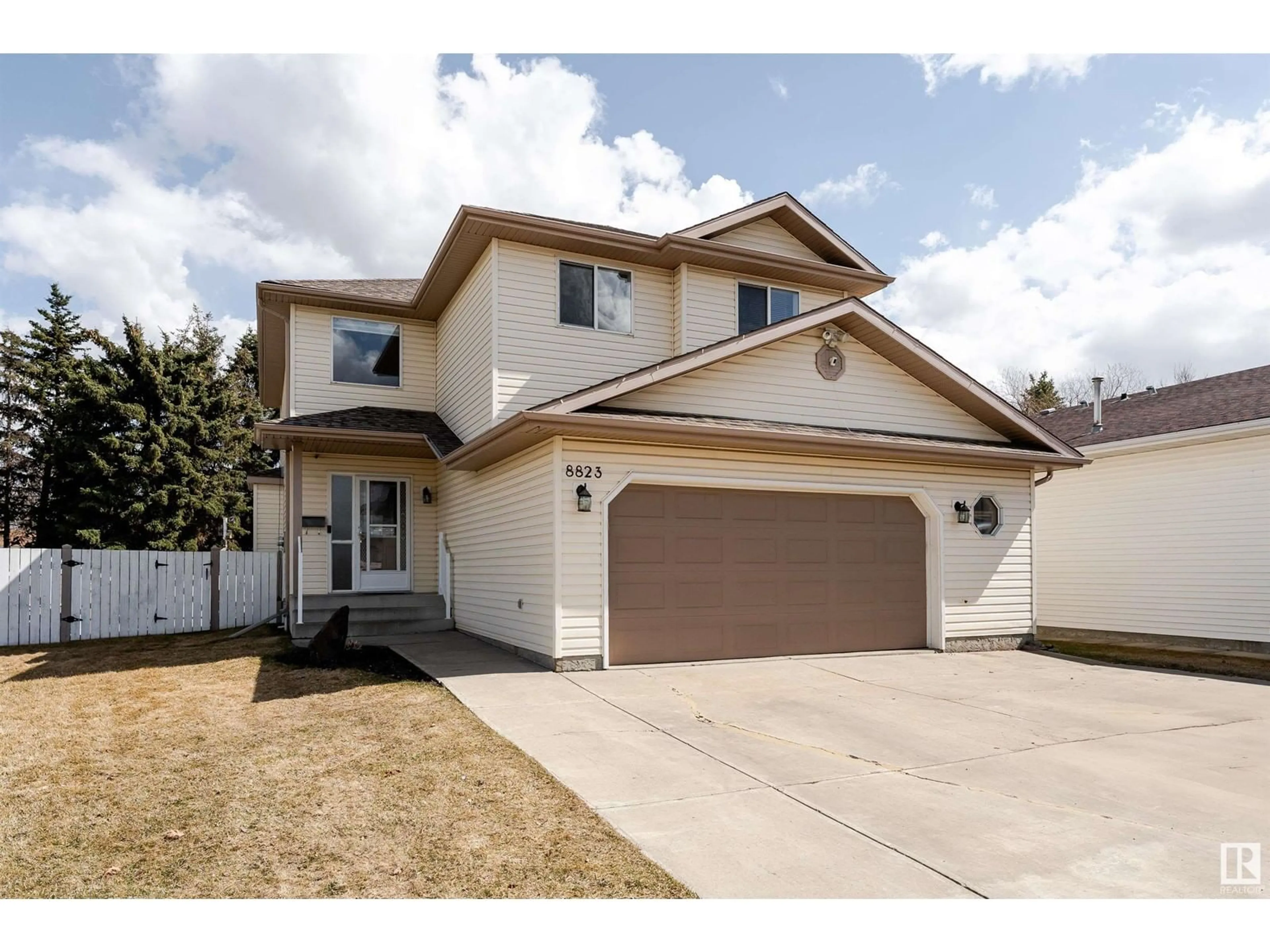 Home with vinyl exterior material, street for NW - 8823 188 ST, Edmonton Alberta T5T5Z8
