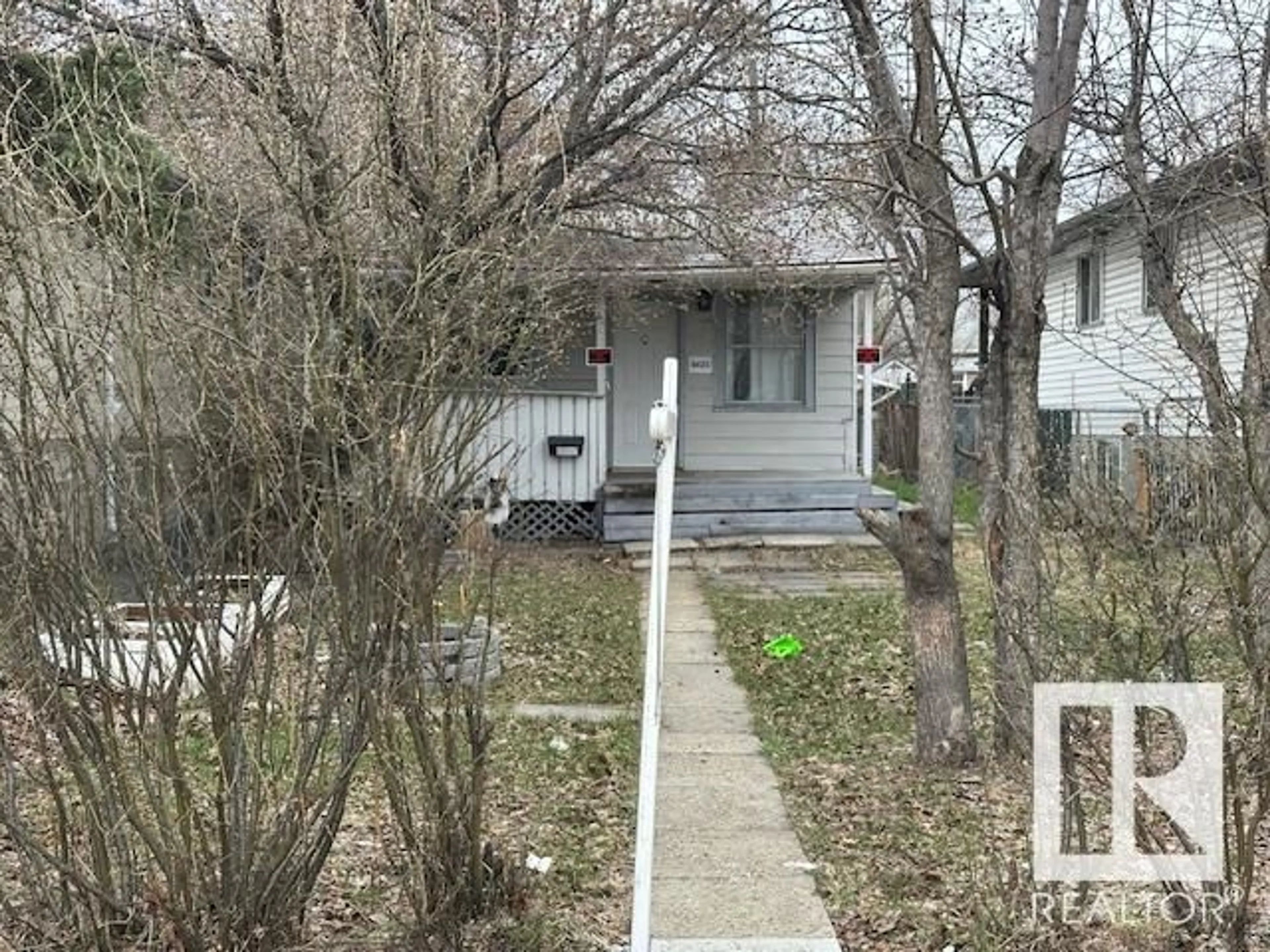 A pic from outside/outdoor area/front of a property/back of a property/a pic from drone, street for 9423 110 AV, Edmonton Alberta T5H1H2