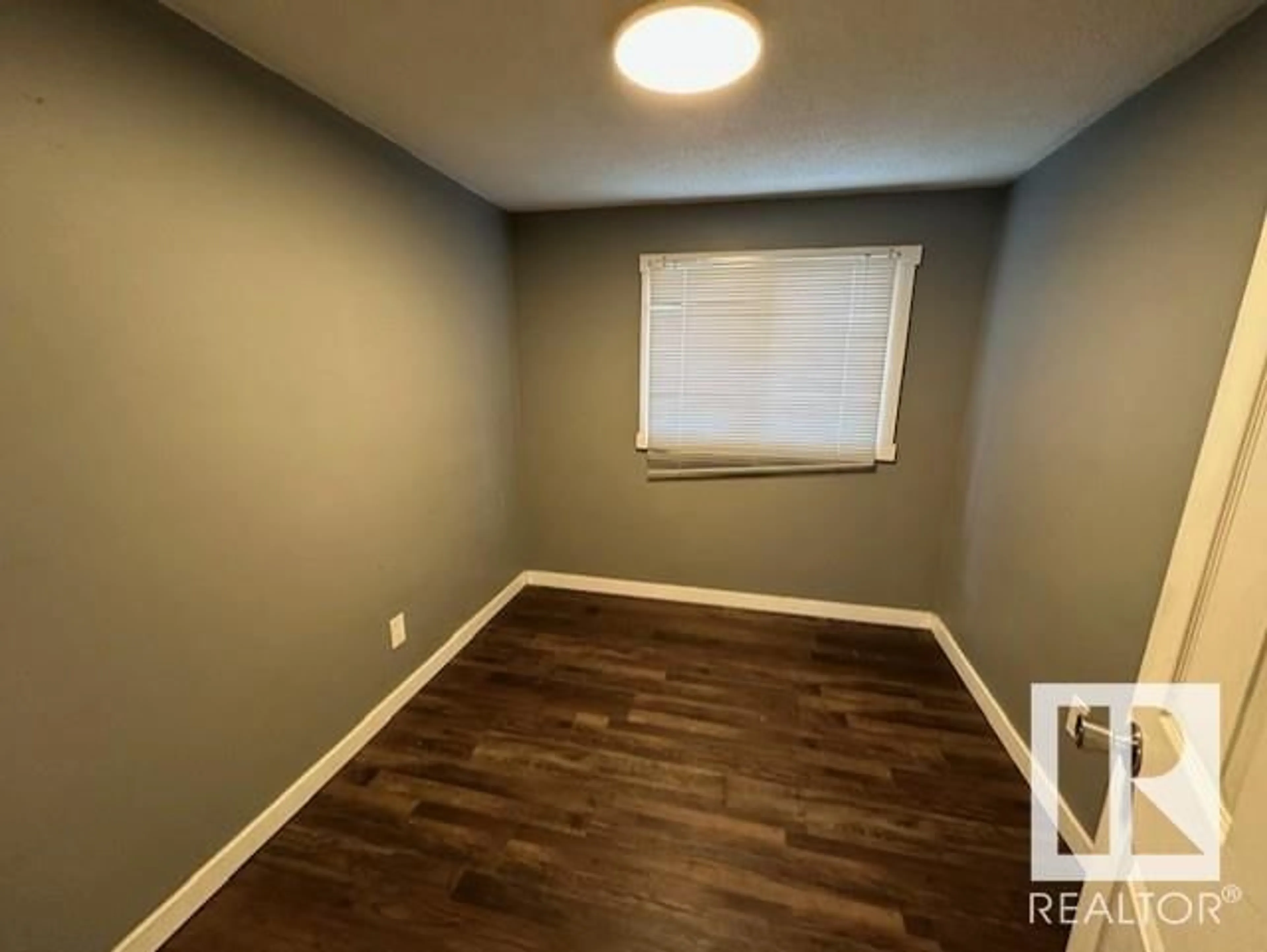 A pic of a room for 9423 110 AV, Edmonton Alberta T5H1H2