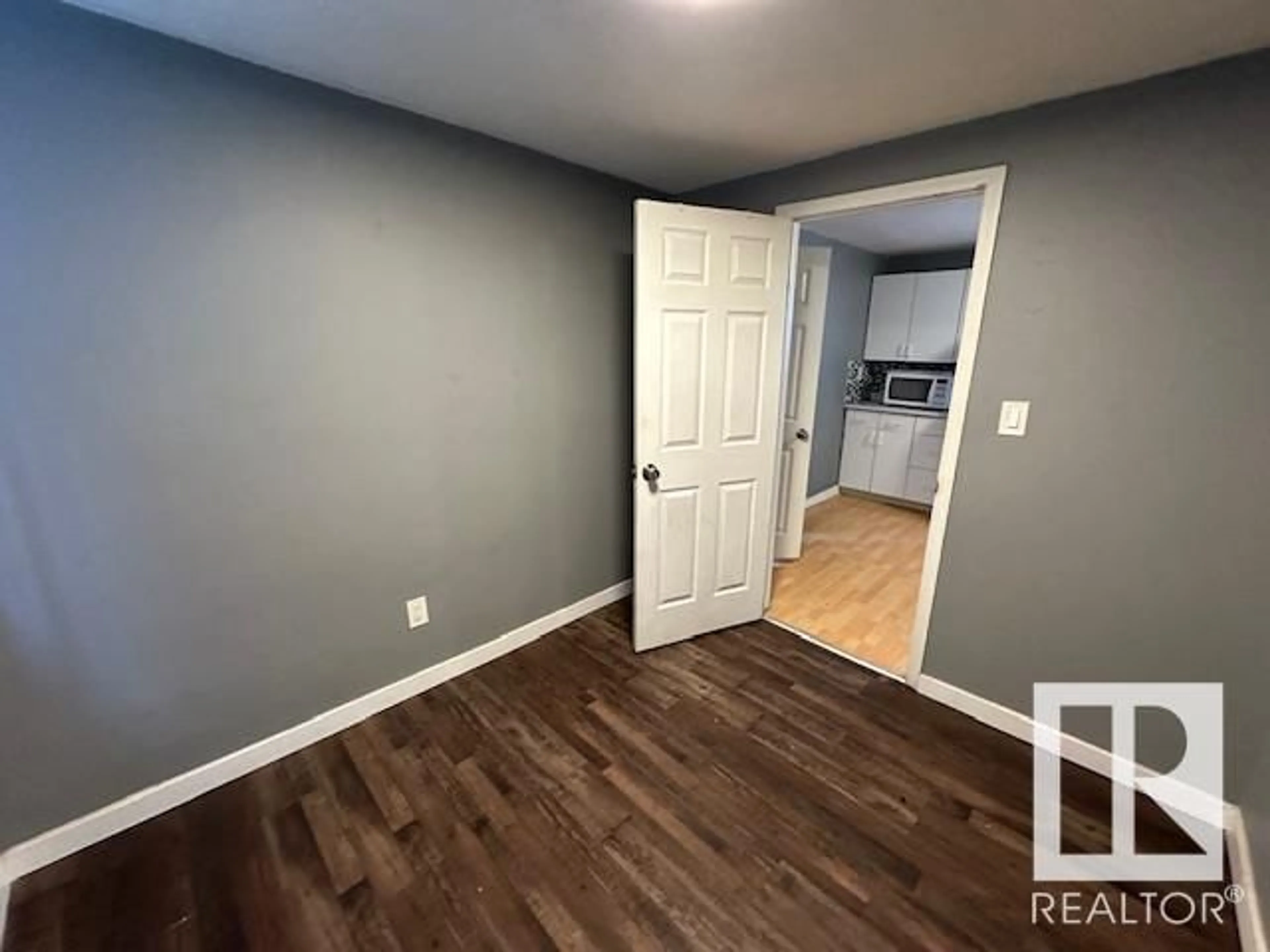 A pic of a room for 9423 110 AV, Edmonton Alberta T5H1H2