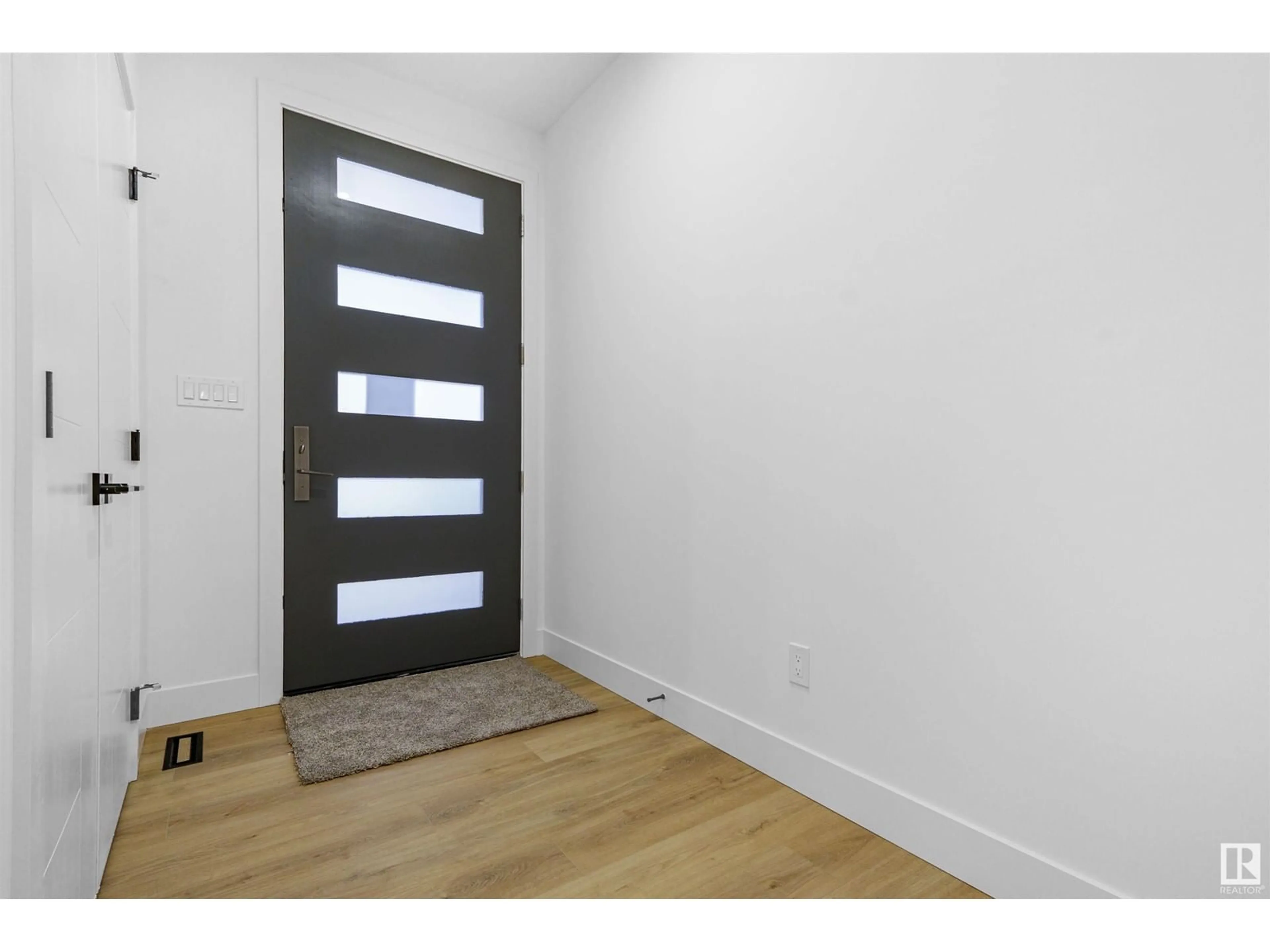 Indoor entryway for 745 ASTORIA WY, Devon Alberta T9G0M7