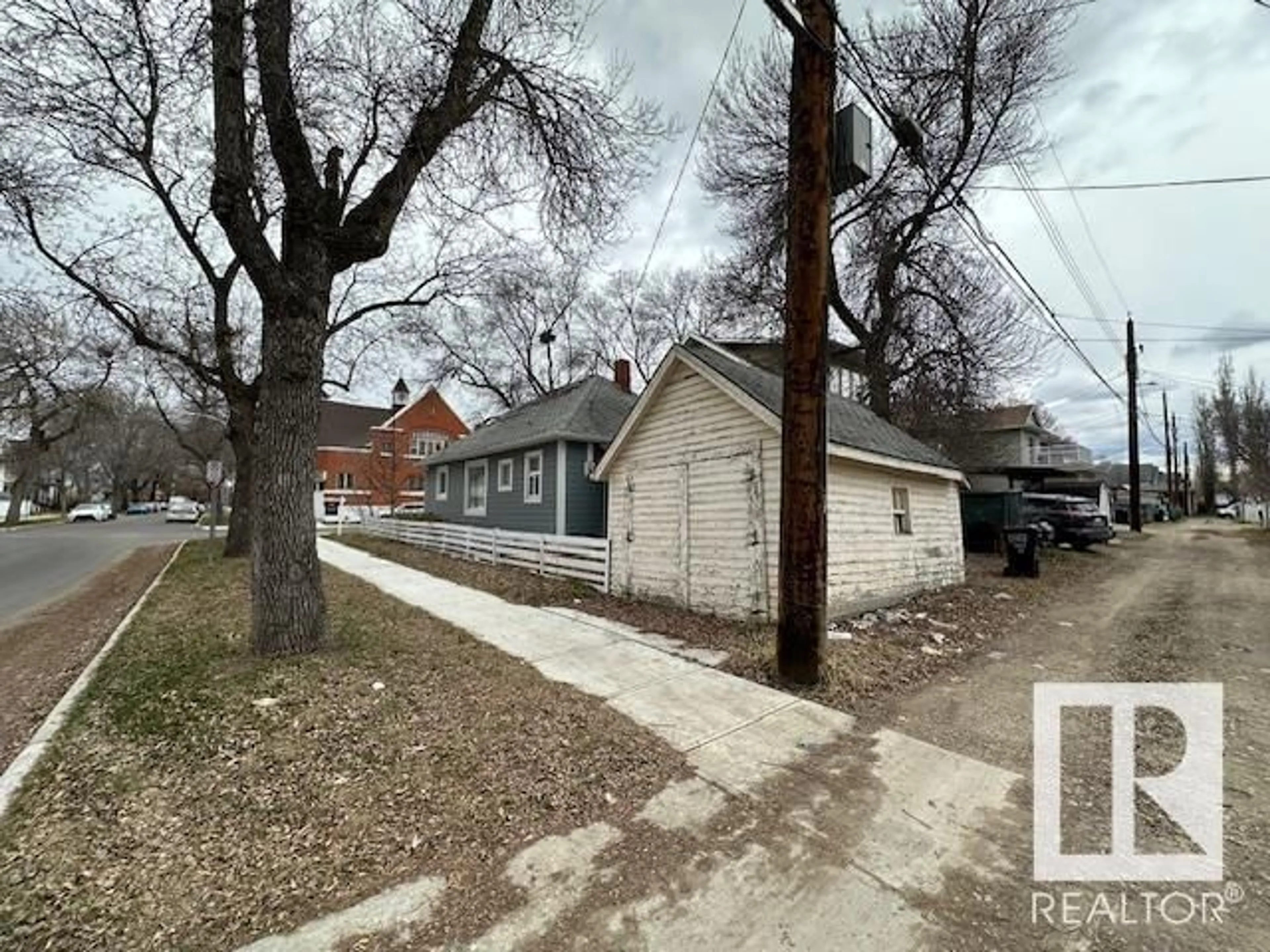 A pic from outside/outdoor area/front of a property/back of a property/a pic from drone, street for NW - 10803 93 ST, Edmonton Alberta T5H1Y7