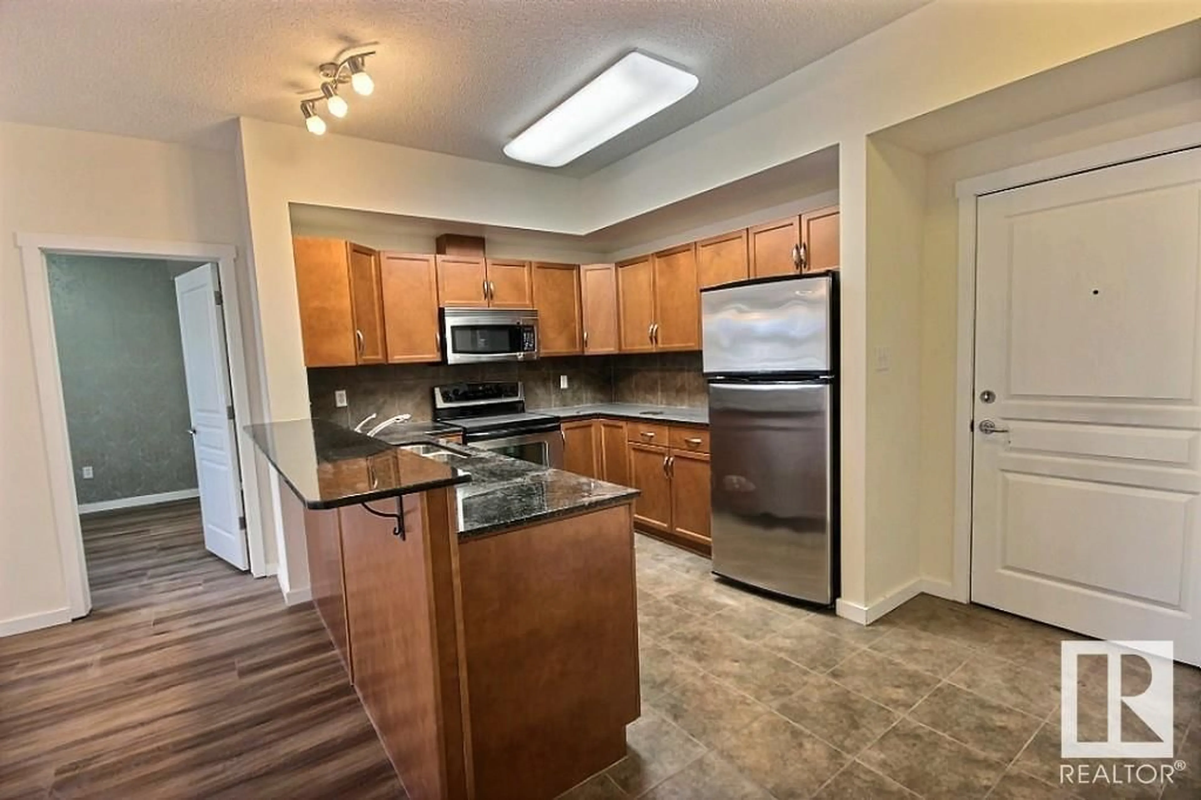 Standard kitchen, unknown for 204 - 11140 68 AV, Edmonton Alberta T6H2C2
