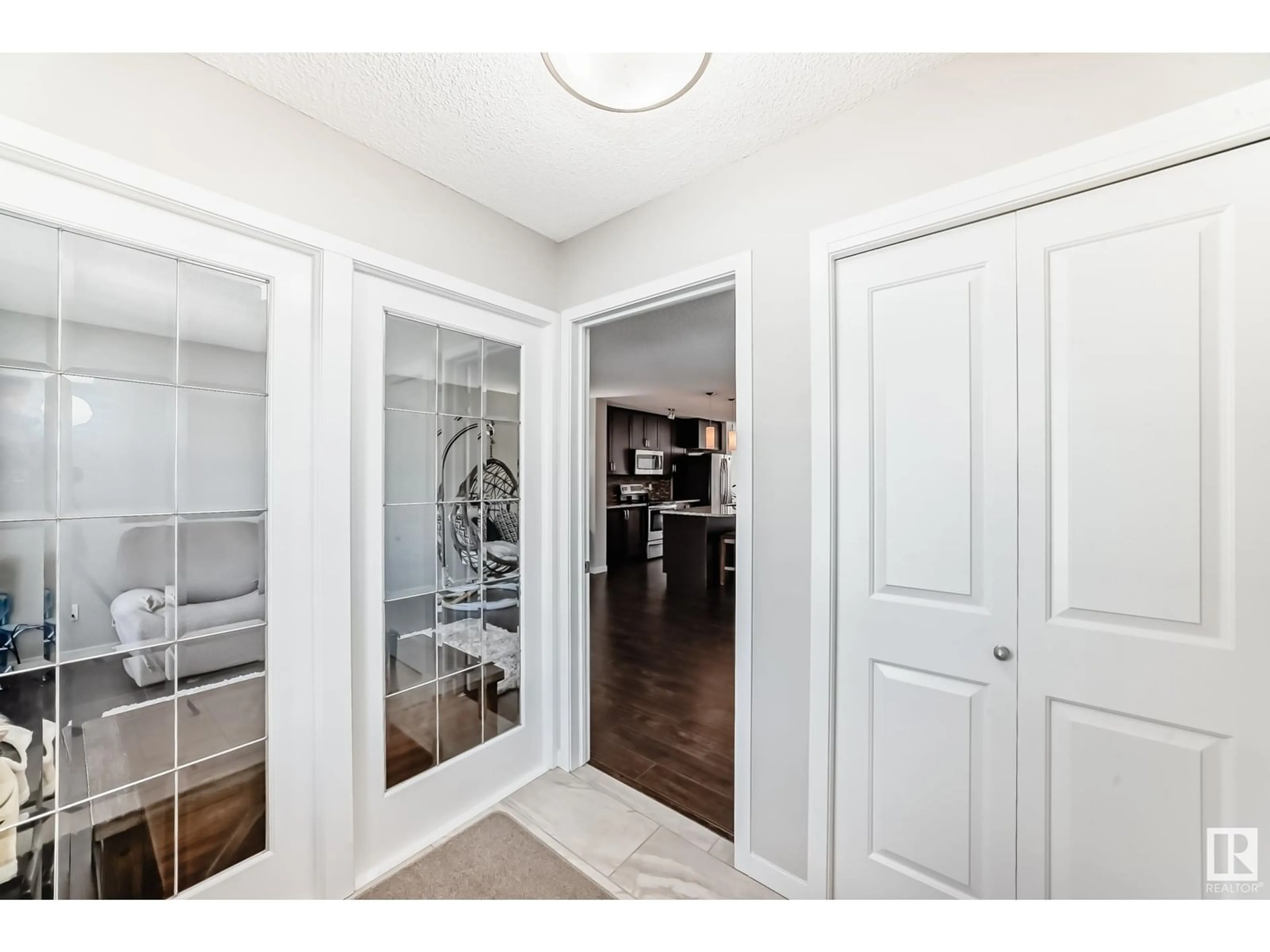 Indoor entryway for 2598 COUGHLAN RD, Edmonton Alberta T6W3S1