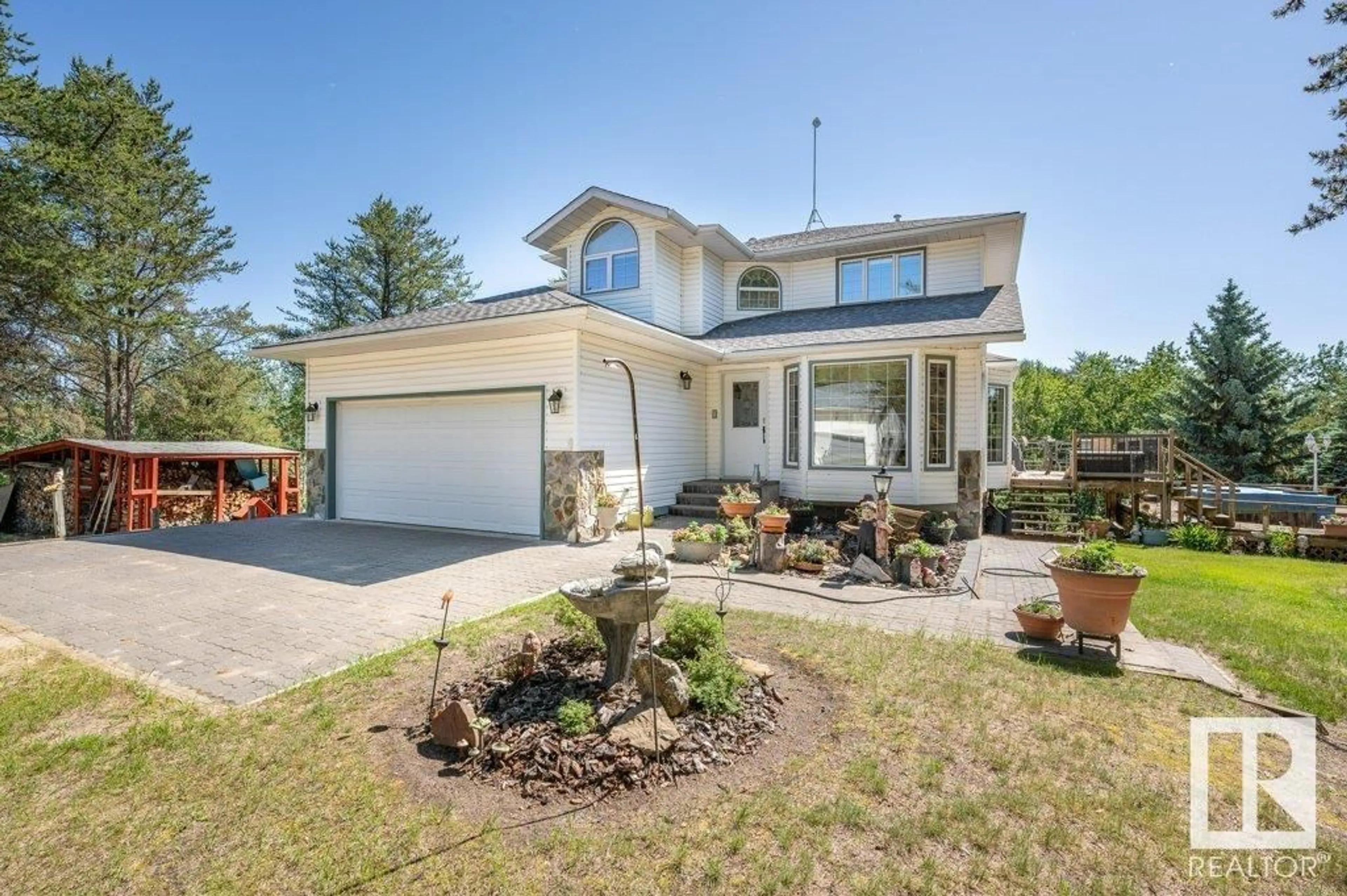 Home with vinyl exterior material, street for 16264 TOWNSHIP 600, Rural Smoky Lake County Alberta T0A3C0