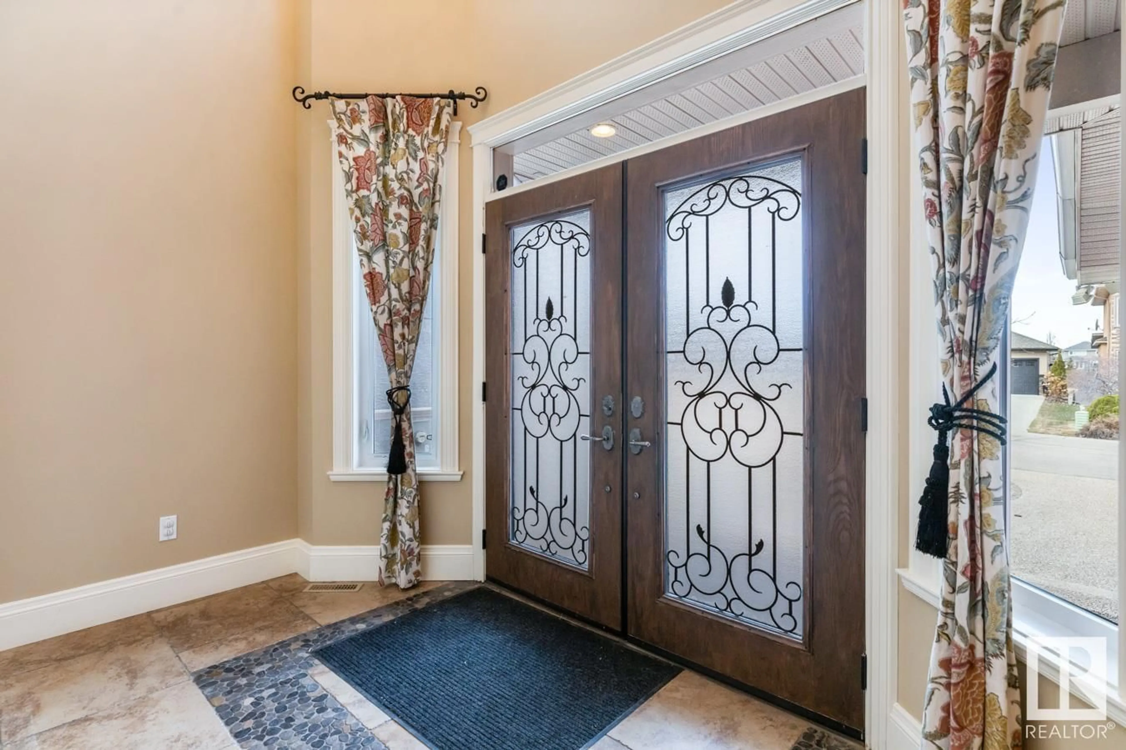 Indoor entryway for 27 KINGDOM PL, Leduc Alberta T9E0J2