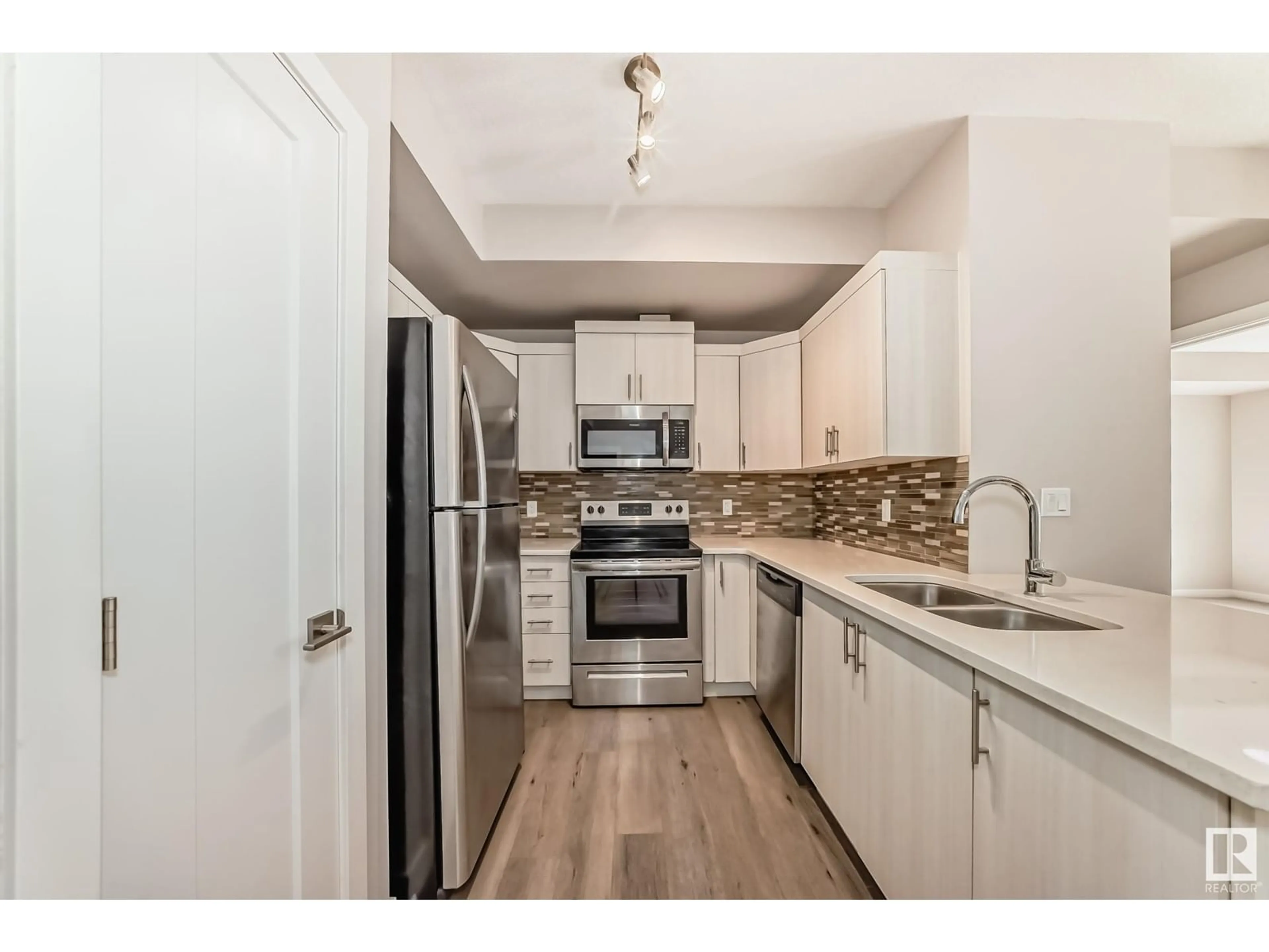 Standard kitchen, unknown for 560 - 126 GRIESBACH PARADE PR, Edmonton Alberta T5E6X1
