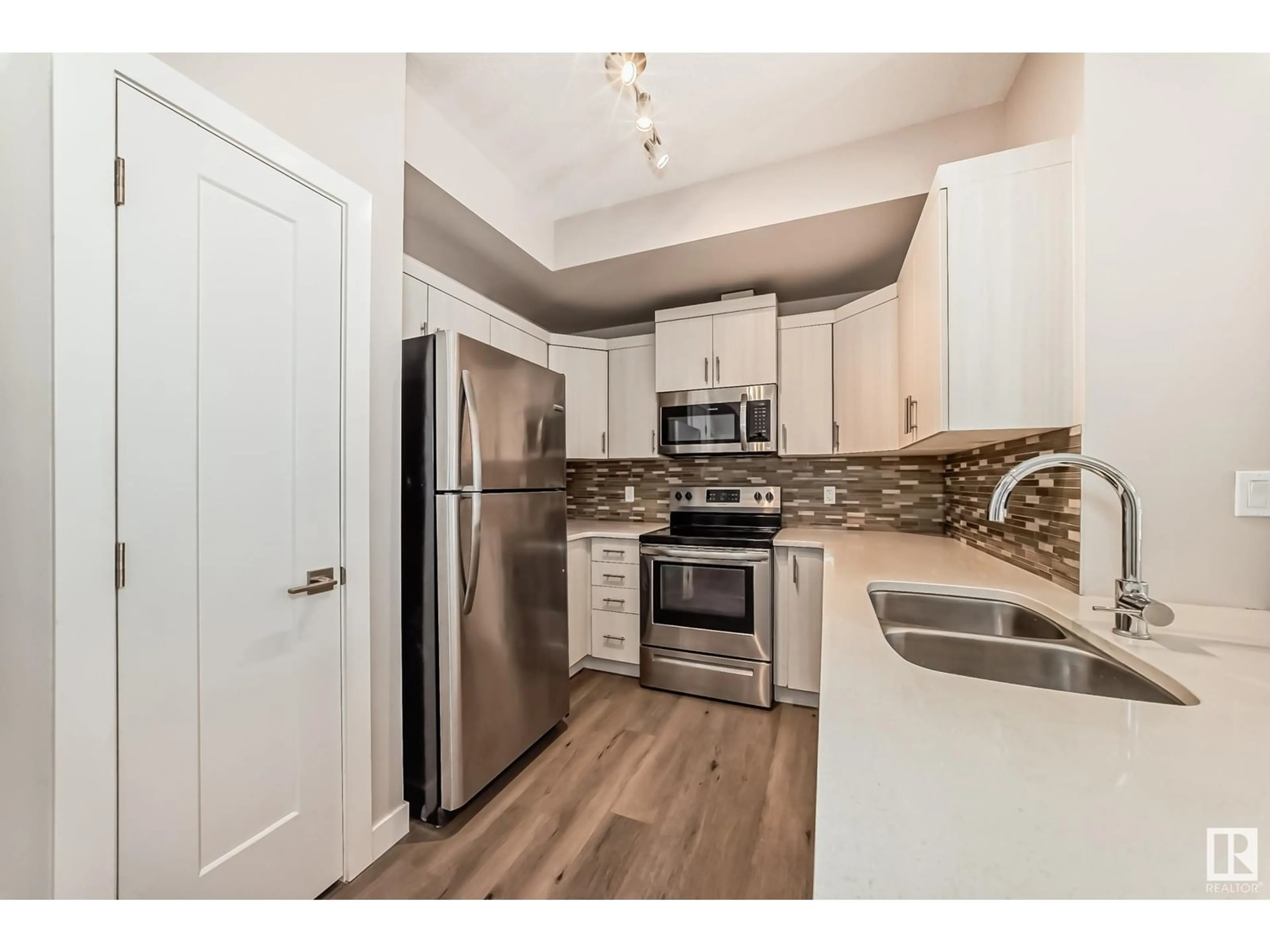 Standard kitchen, unknown for 560 - 126 GRIESBACH PARADE PR, Edmonton Alberta T5E6X1