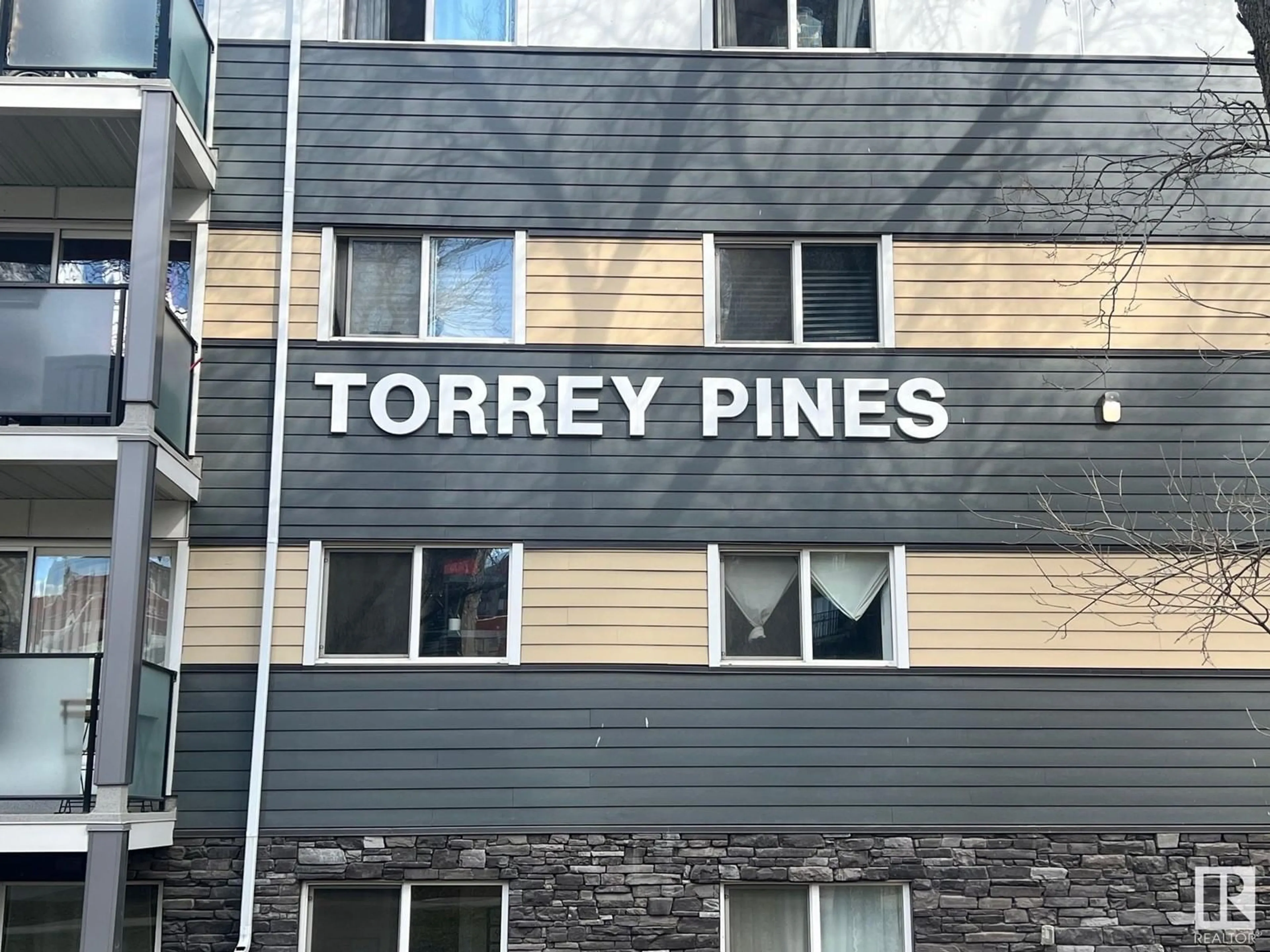A pic from outside/outdoor area/front of a property/back of a property/a pic from drone, street for 407 - 10145 113 ST, Edmonton Alberta T5K1P1