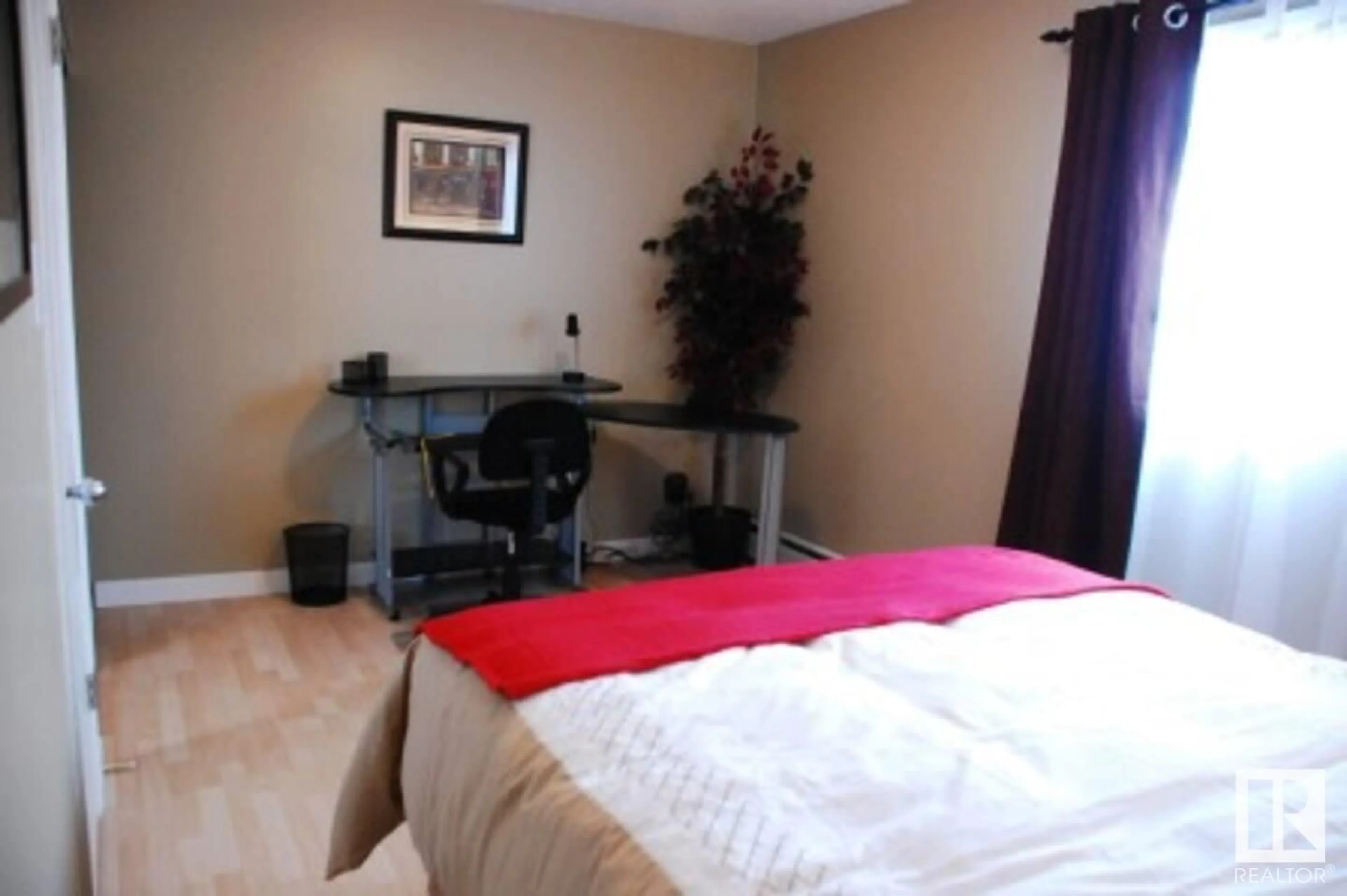 A pic of a room for 407 - 10145 113 ST, Edmonton Alberta T5K1P1