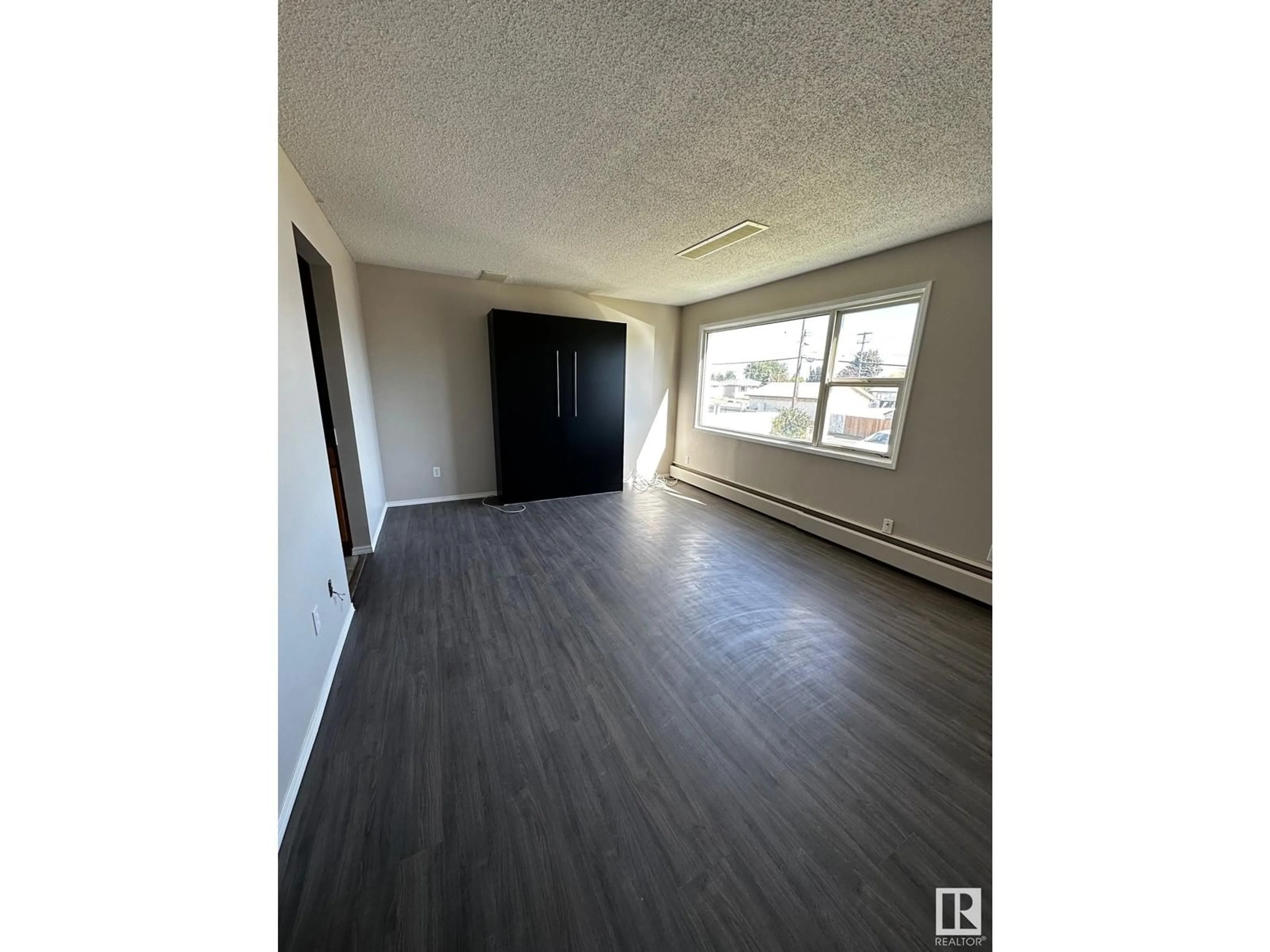 A pic of a room for #8 - 12725 81 ST, Edmonton Alberta T5C1M7