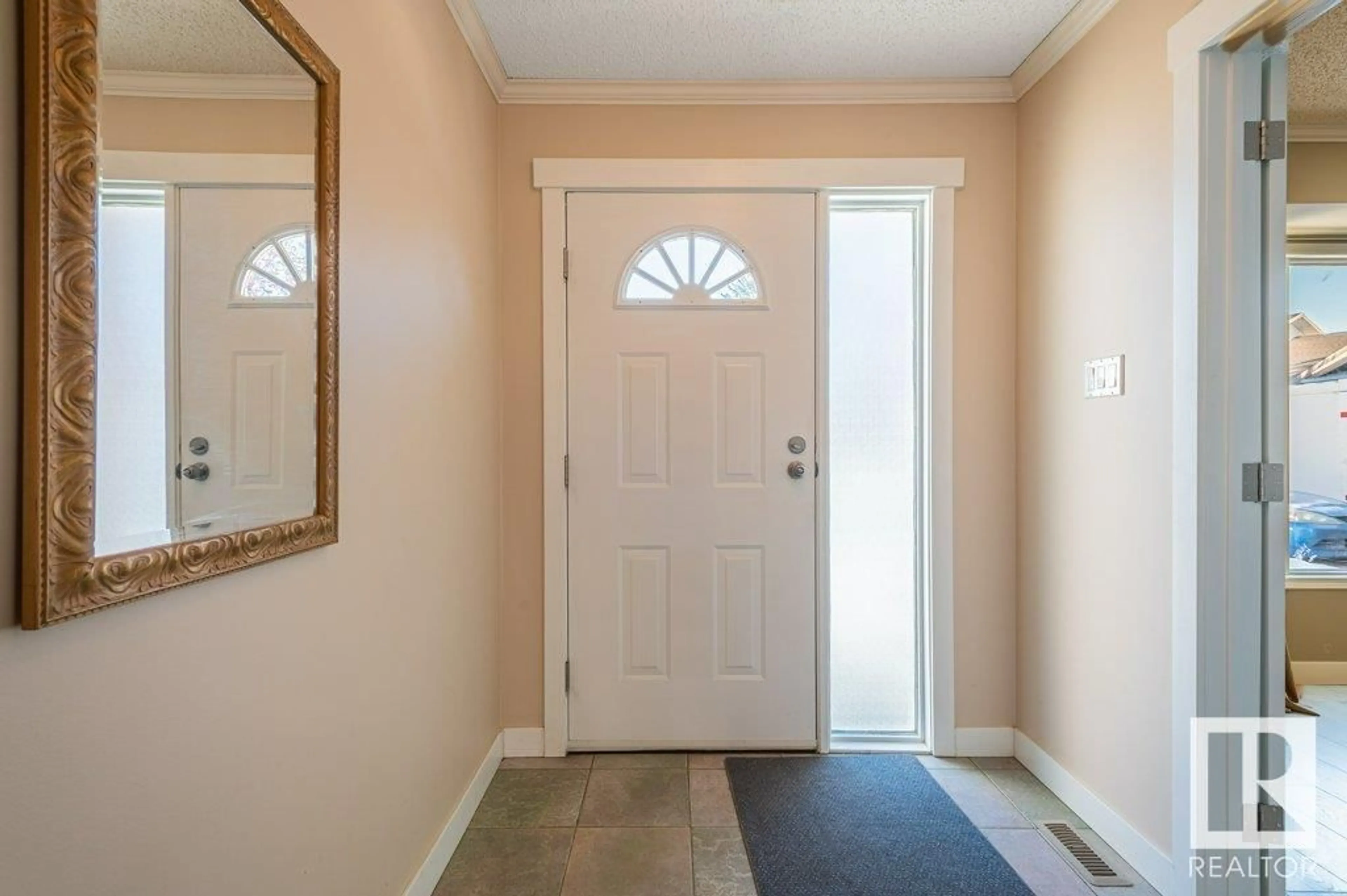 Indoor entryway for 313 GRAND MEADOW CR, Edmonton Alberta T6L1W9