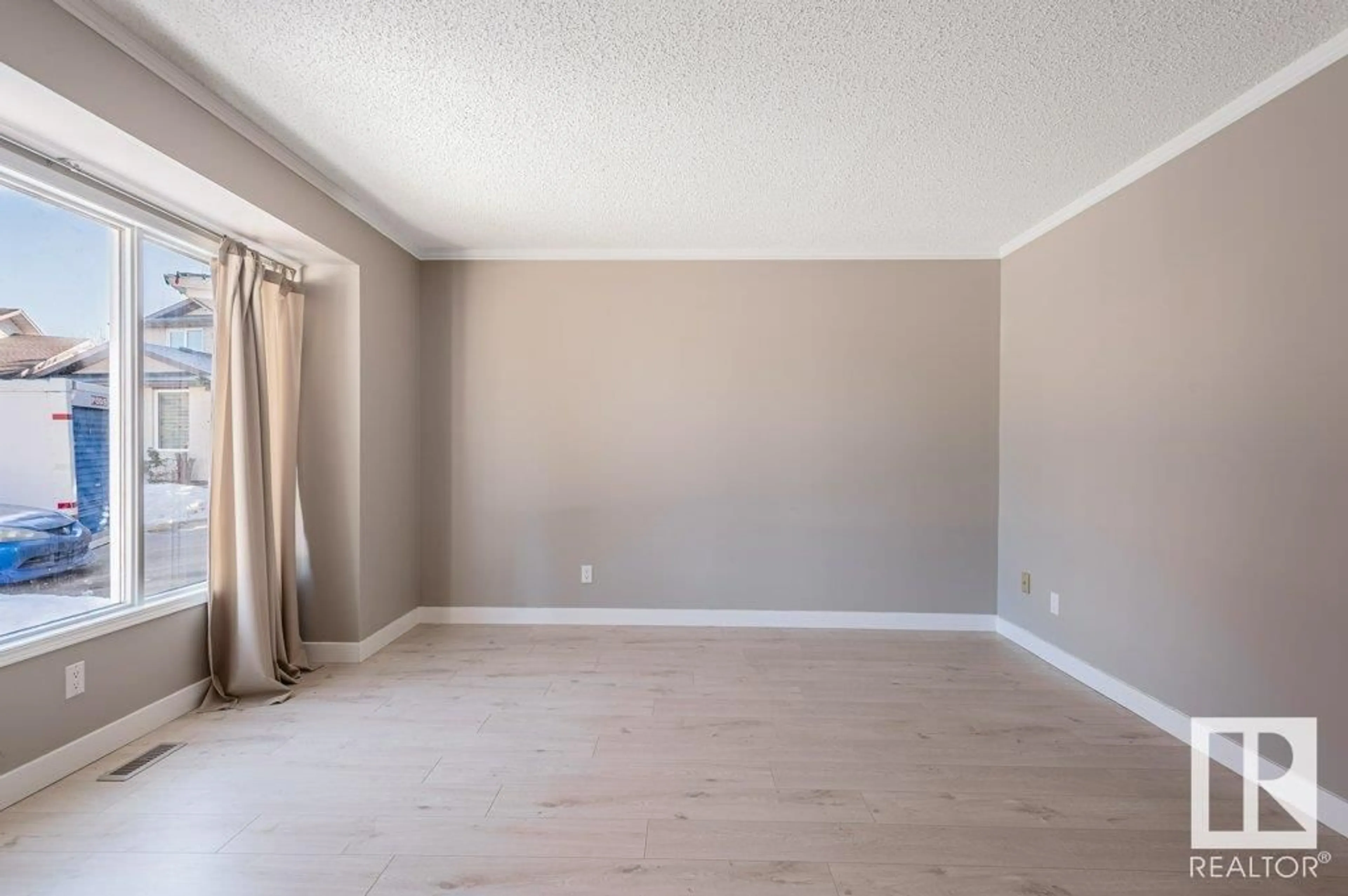 A pic of a room for 313 GRAND MEADOW CR, Edmonton Alberta T6L1W9