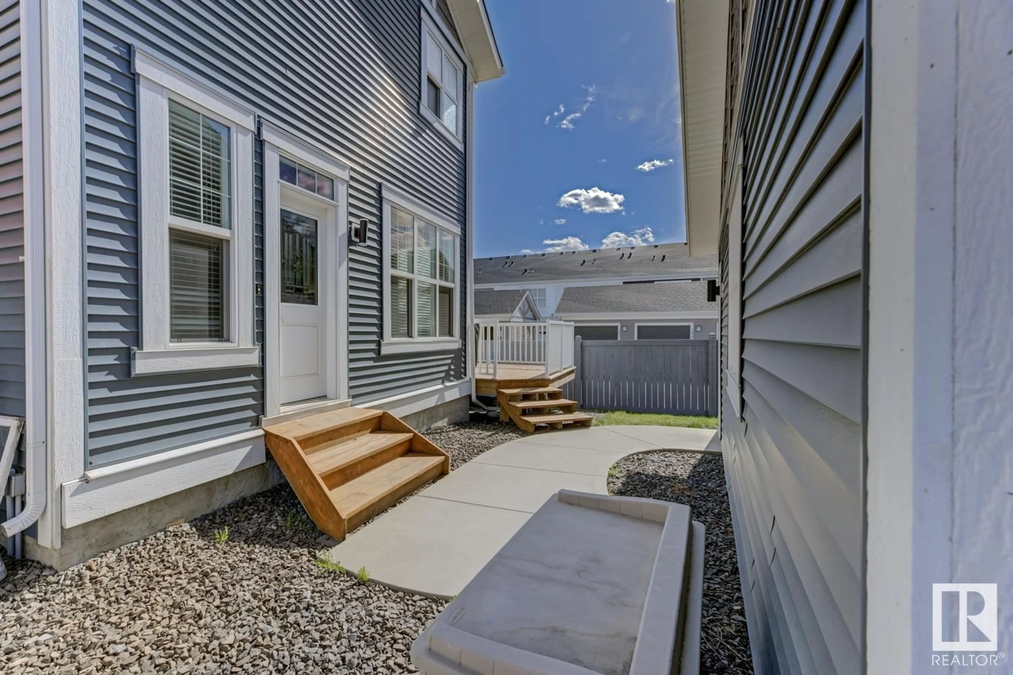 Patio, street for 1628 KERR RD, Edmonton Alberta T5E4A7