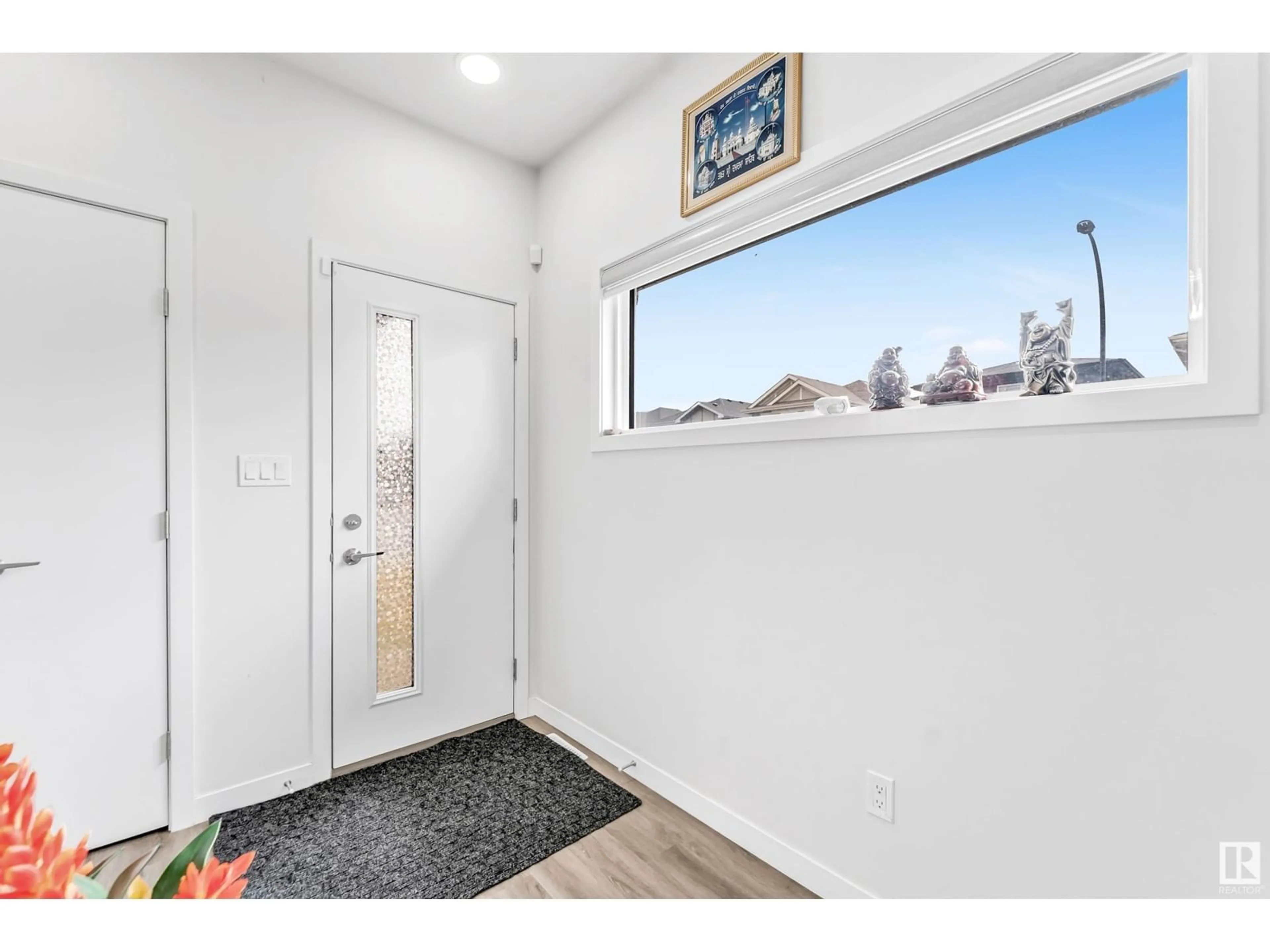 Indoor entryway for 434 41 ST, Edmonton Alberta T6X2L7