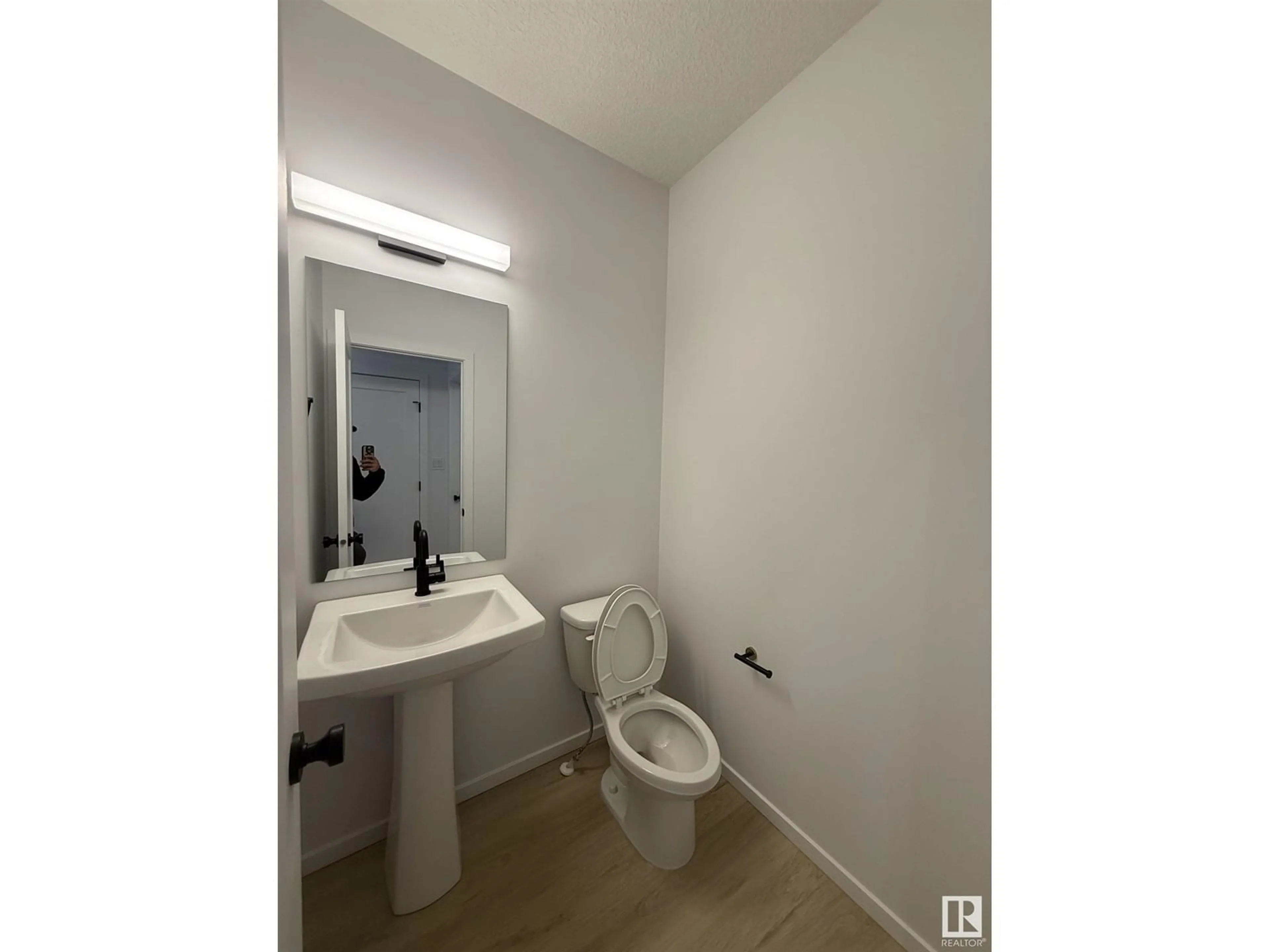A pic of a room for 7726 174A AV NW, Edmonton Alberta T5Z0W5