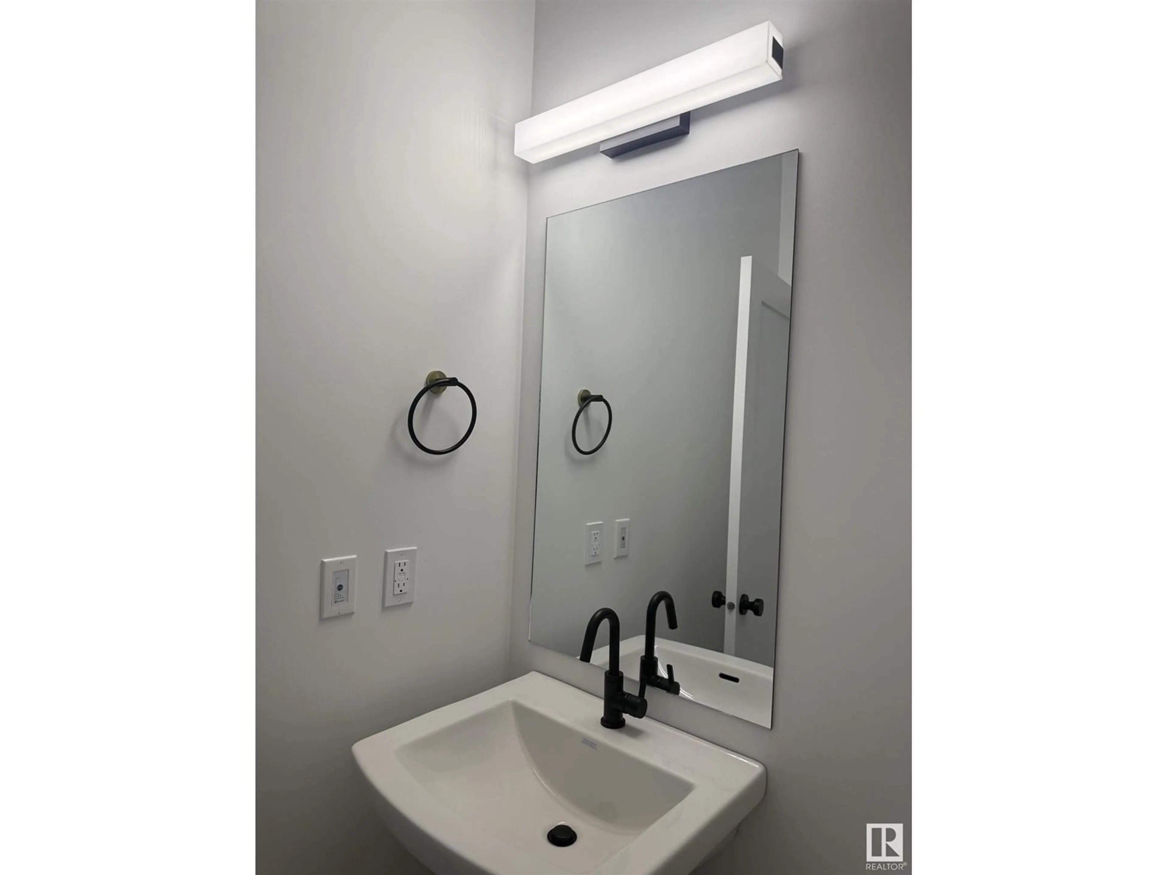 Standard bathroom, unknown for 7726 174A AV NW, Edmonton Alberta T5Z0W5