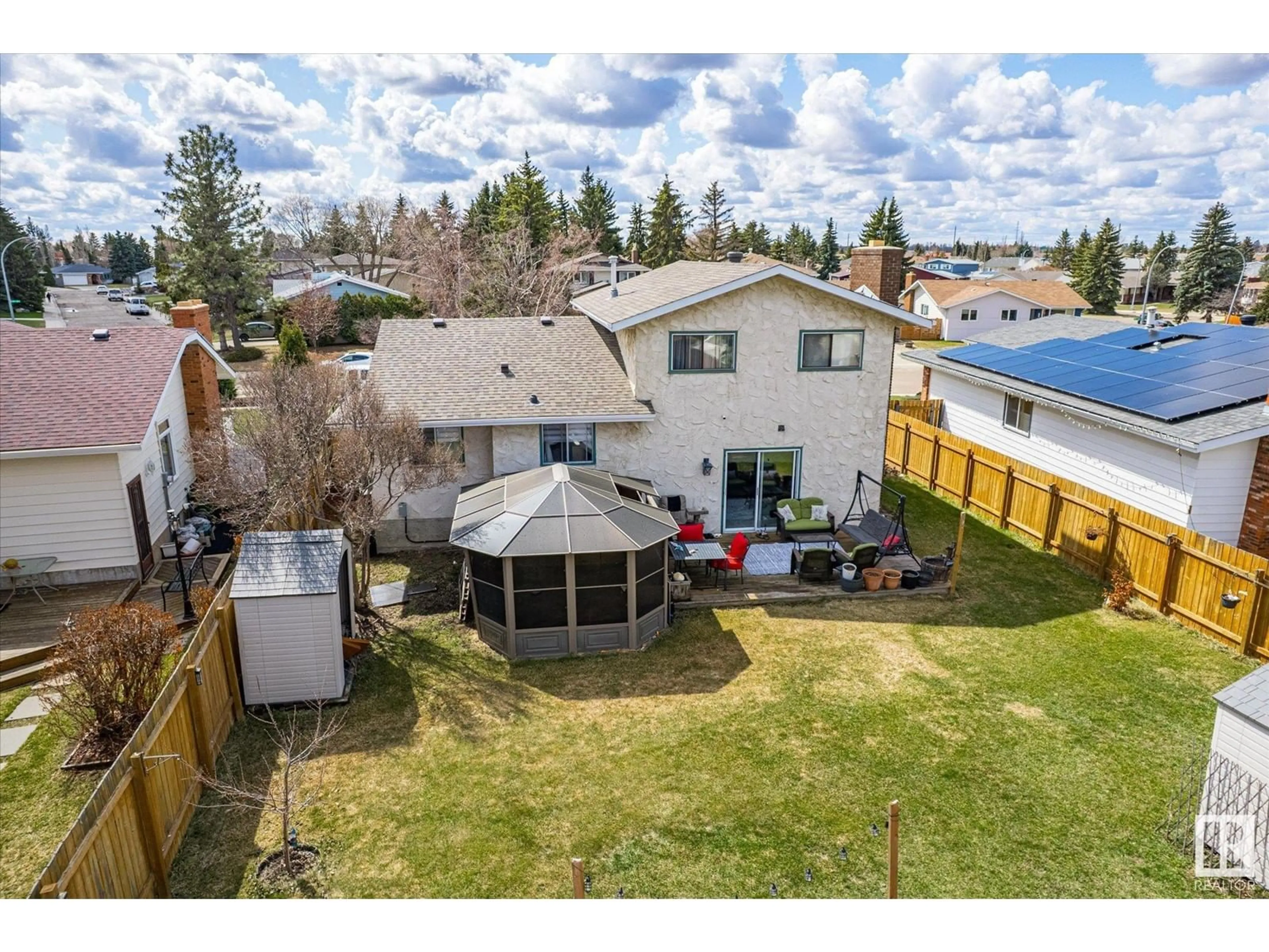 A pic from outside/outdoor area/front of a property/back of a property/a pic from drone, water/lake/river/ocean view for NW - 18608 89 AV, Edmonton Alberta T5T1N5