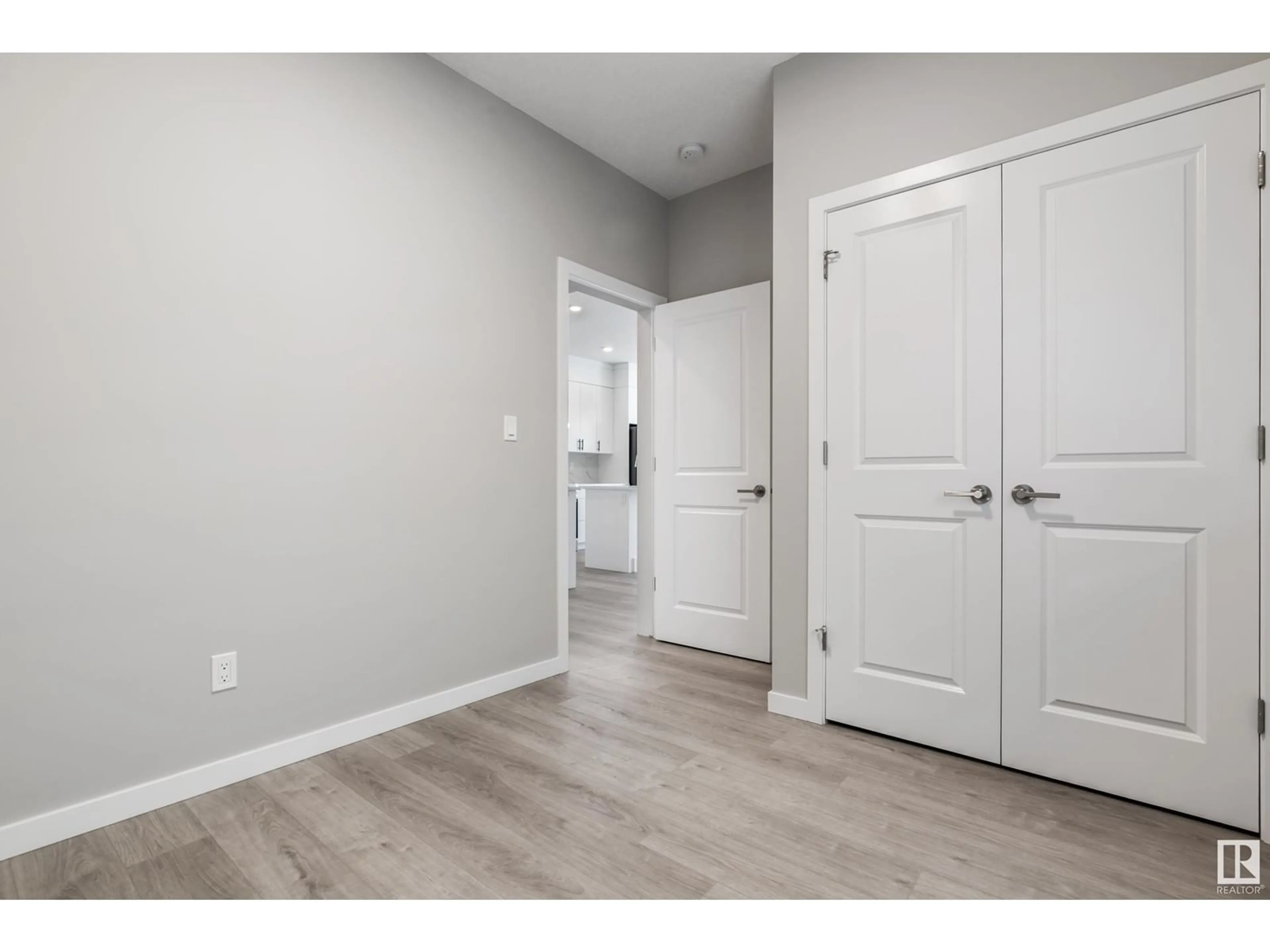 Indoor entryway for 3512 ERLANGER LINK, Edmonton Alberta T6M3A5