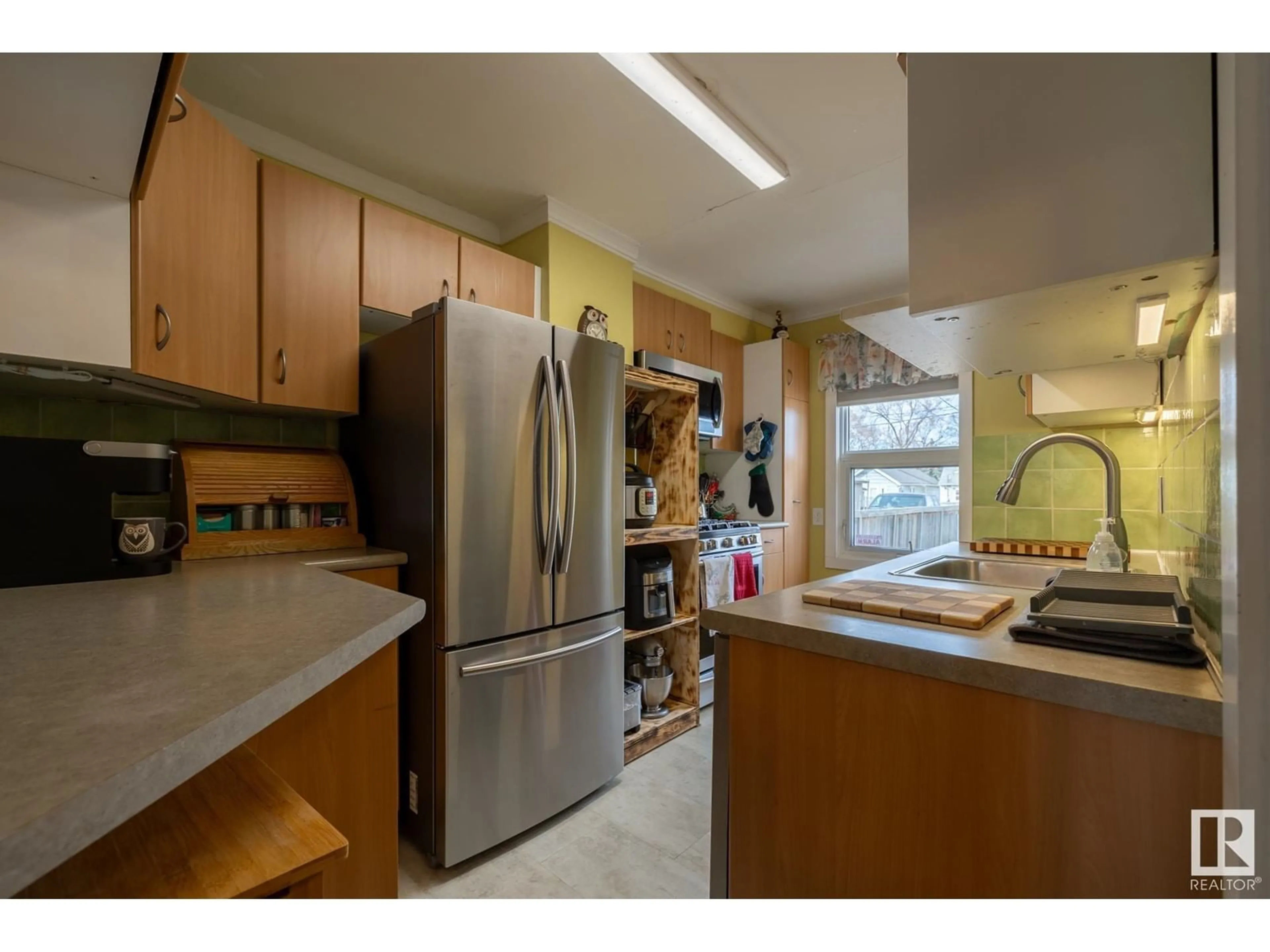 Standard kitchen, unknown for NW - 11738 86 ST, Edmonton Alberta T5B3J8