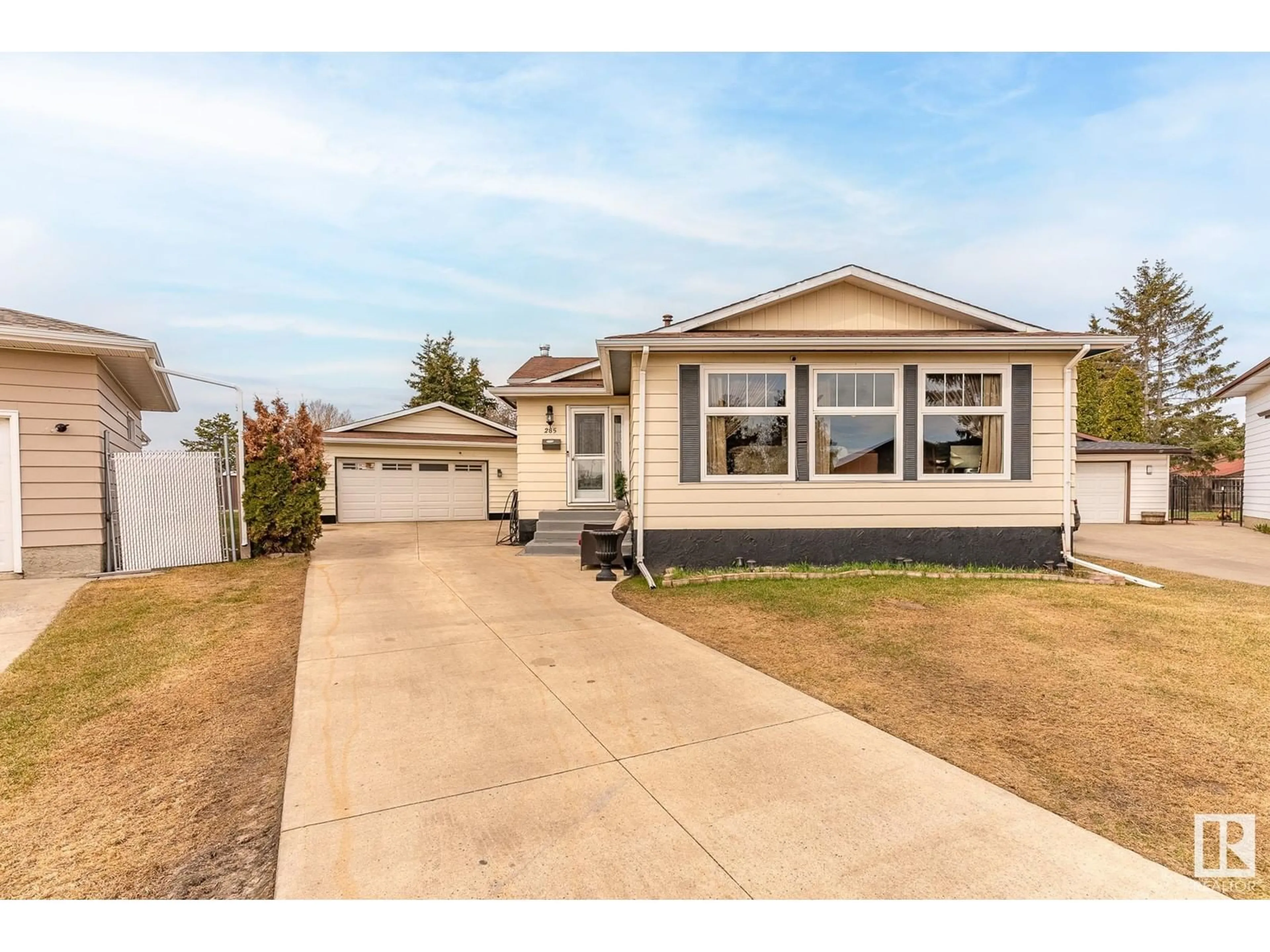 Home with vinyl exterior material, street for 285 WARWICK RD, Edmonton Alberta T5X4R1