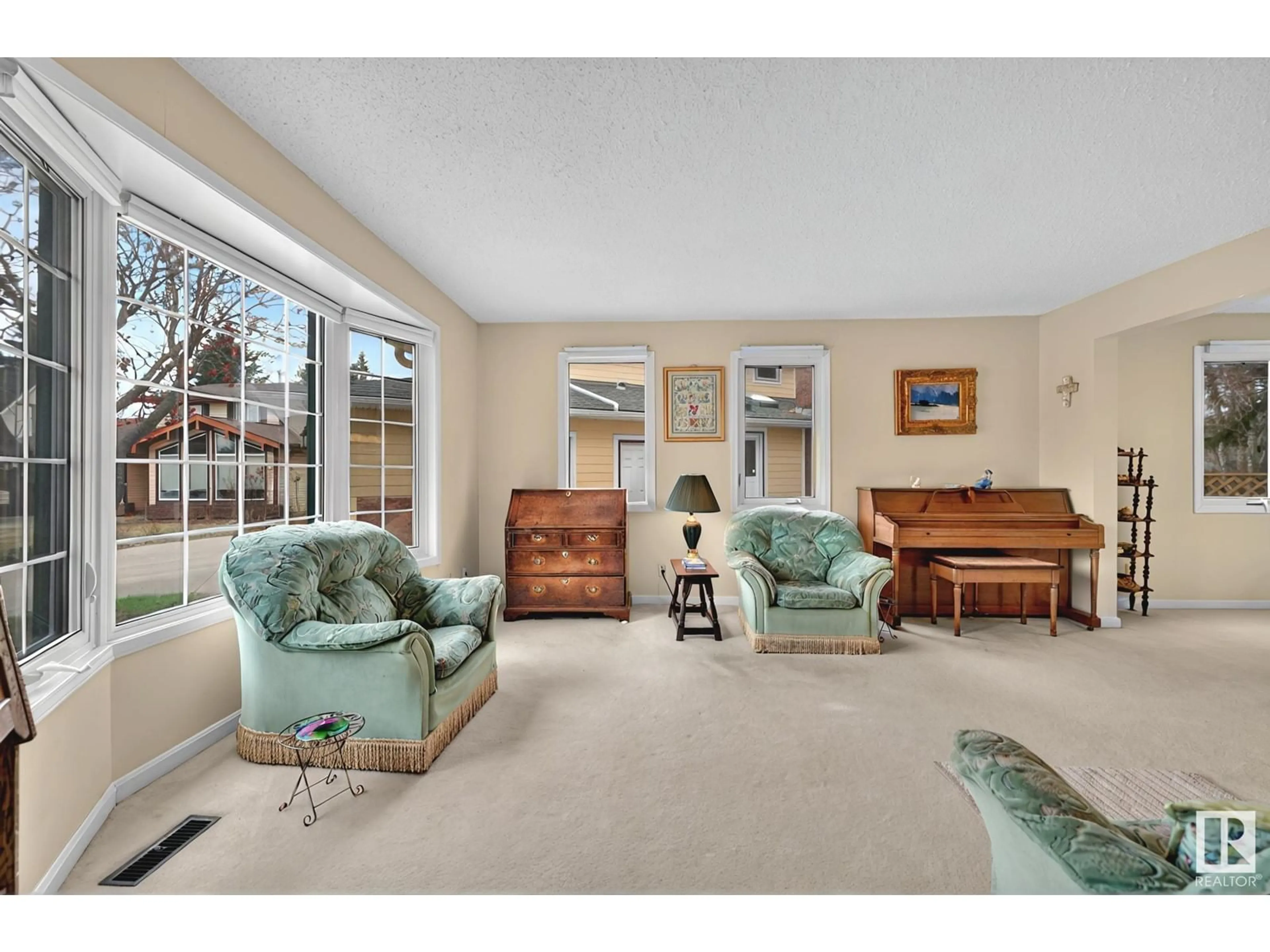 Living room with furniture, unknown for 524 WAHSTAO RD, Edmonton Alberta T5T2Y1