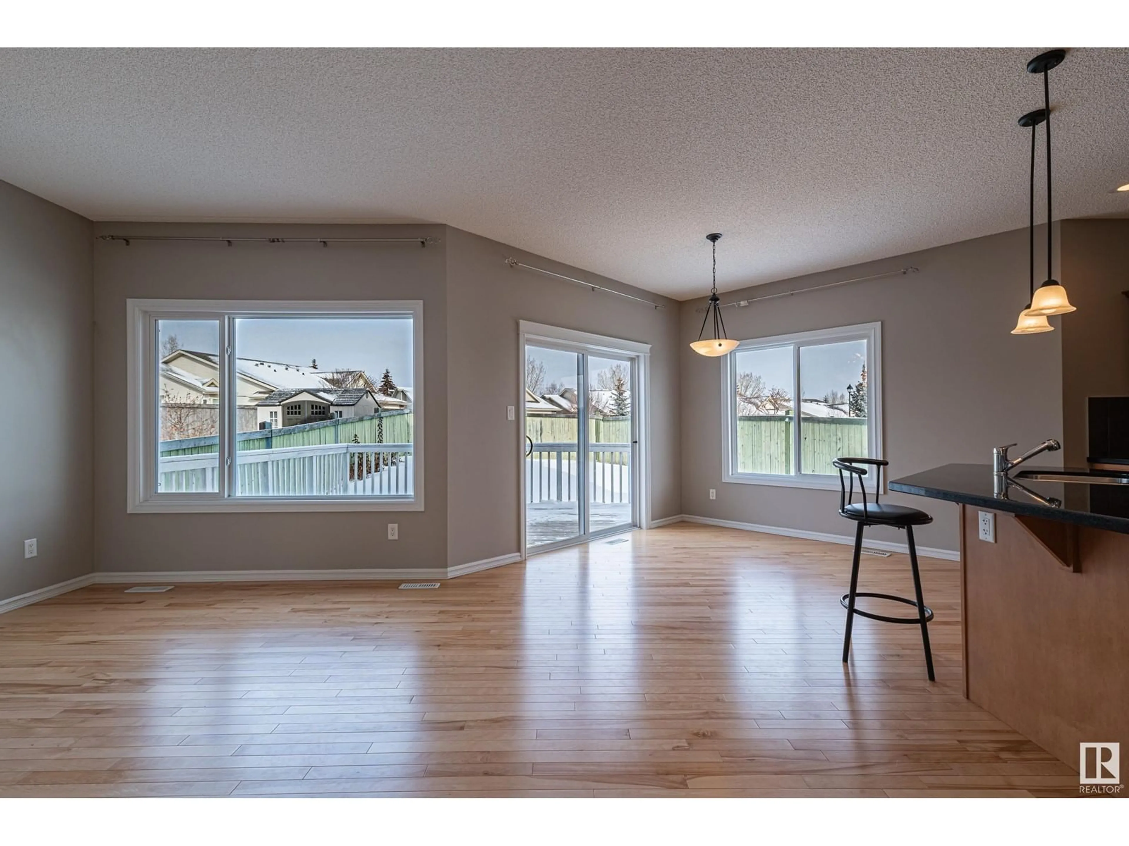 Unknown for 20604 92 AV, Edmonton Alberta T5T1S9