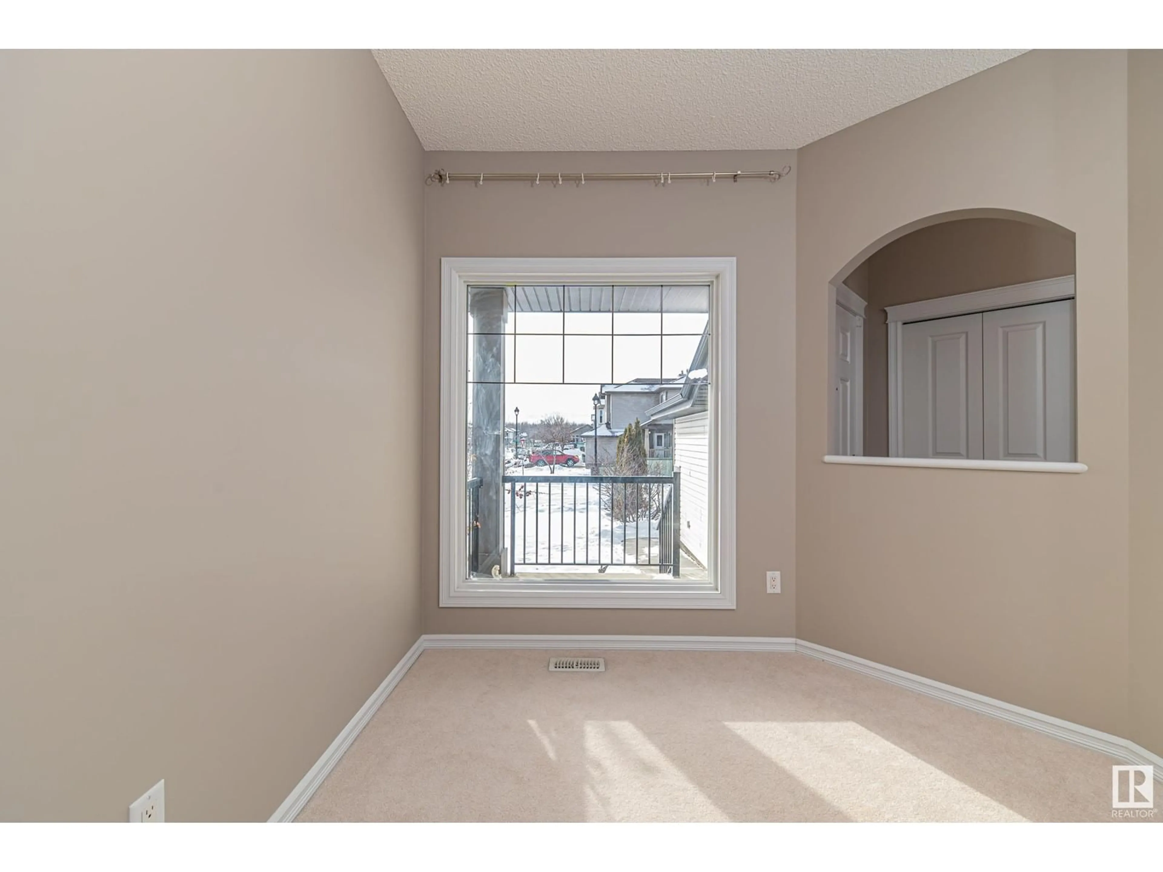 A pic of a room for 20604 92 AV, Edmonton Alberta T5T1S9