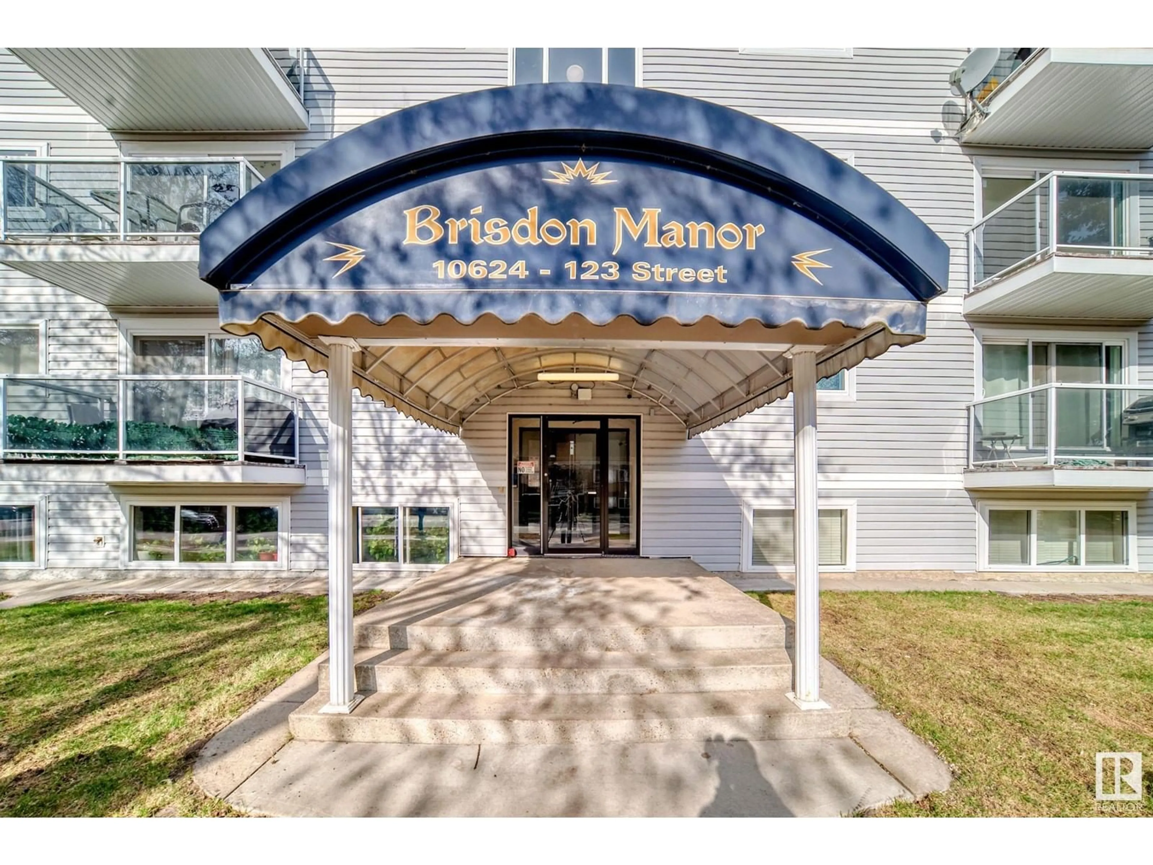 Indoor foyer for #404 - 10624 123 ST, Edmonton Alberta T5N1P2