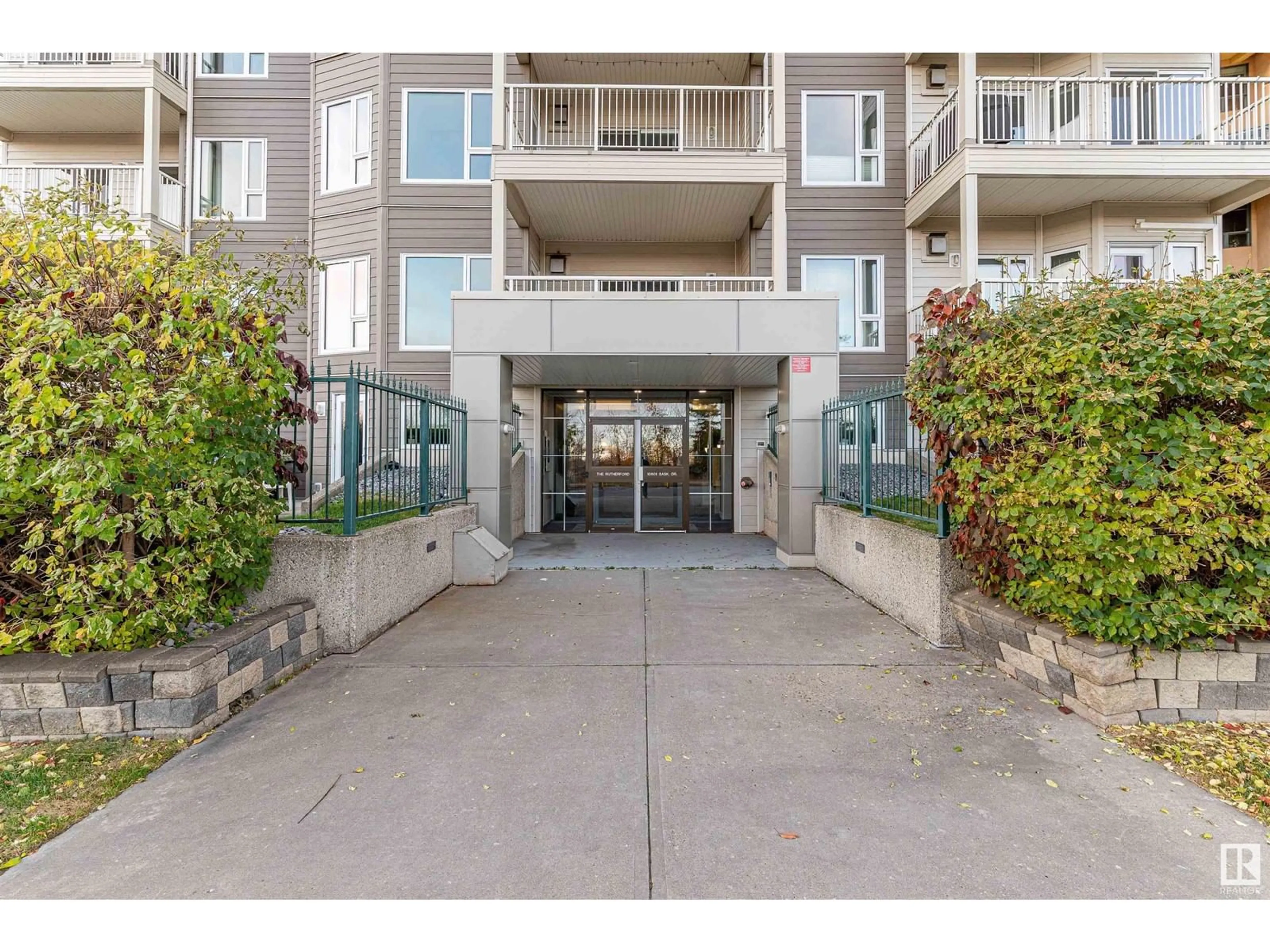 Indoor foyer for #103 - 10809 SASKATCHEWAN DR, Edmonton Alberta T6E4S5