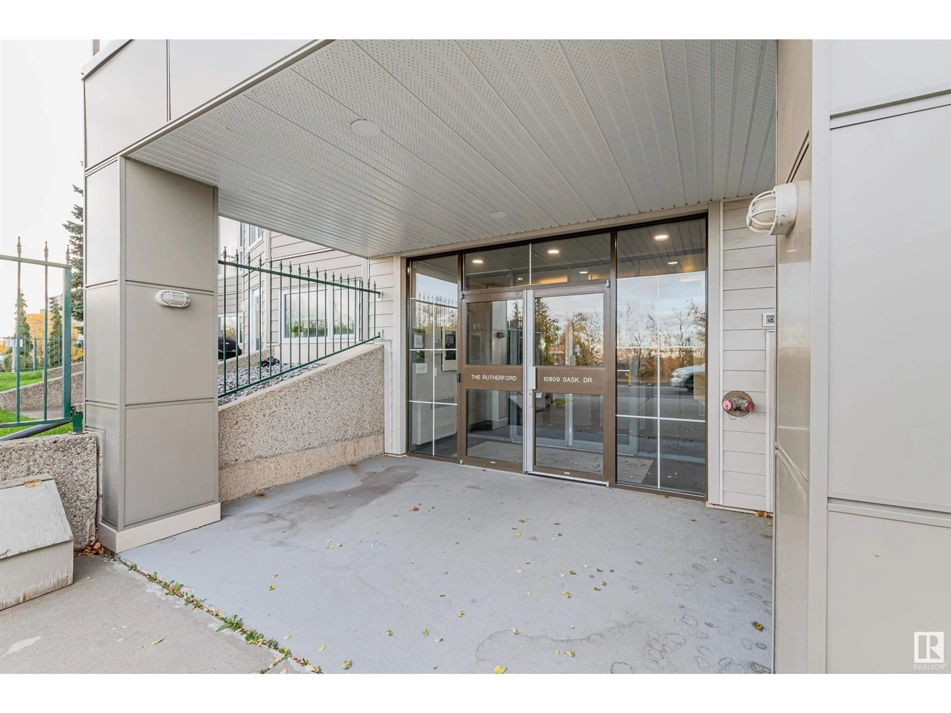 Indoor foyer for #103 - 10809 SASKATCHEWAN DR, Edmonton Alberta T6E4S5