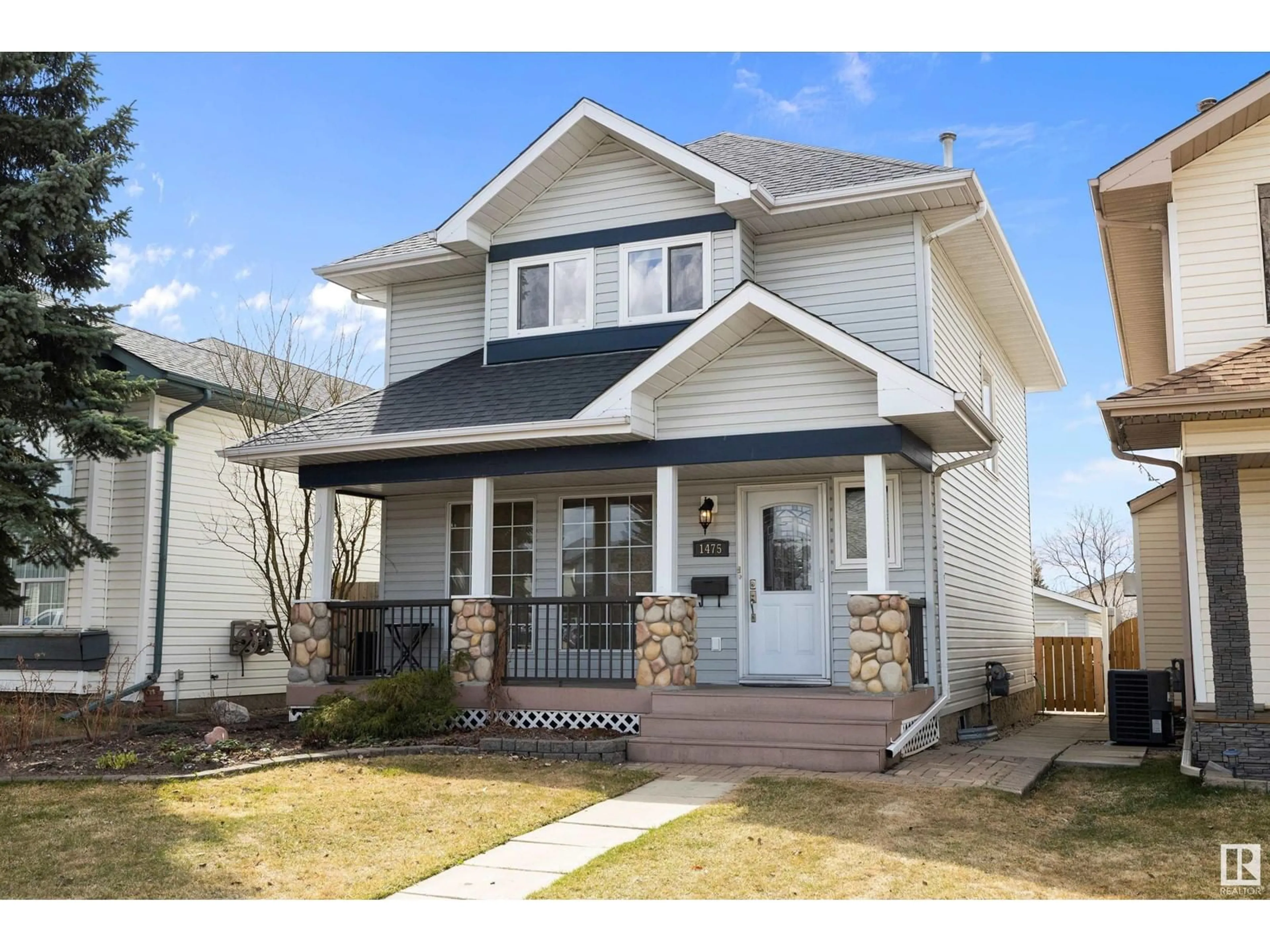 Home with vinyl exterior material, street for 1475 JEFFERYS CR, Edmonton Alberta T6L6T1