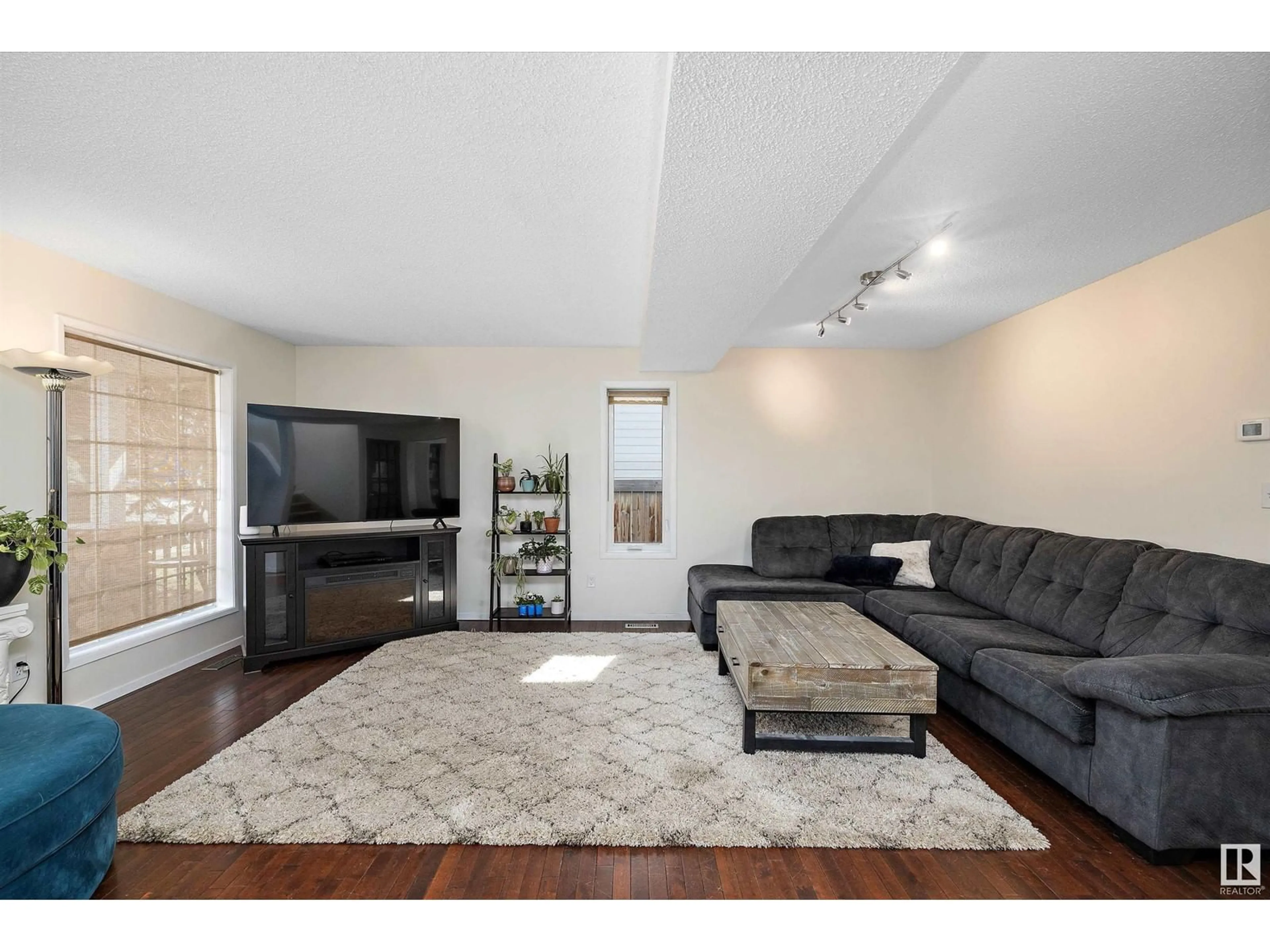 Living room with furniture, unknown for 1475 JEFFERYS CR, Edmonton Alberta T6L6T1