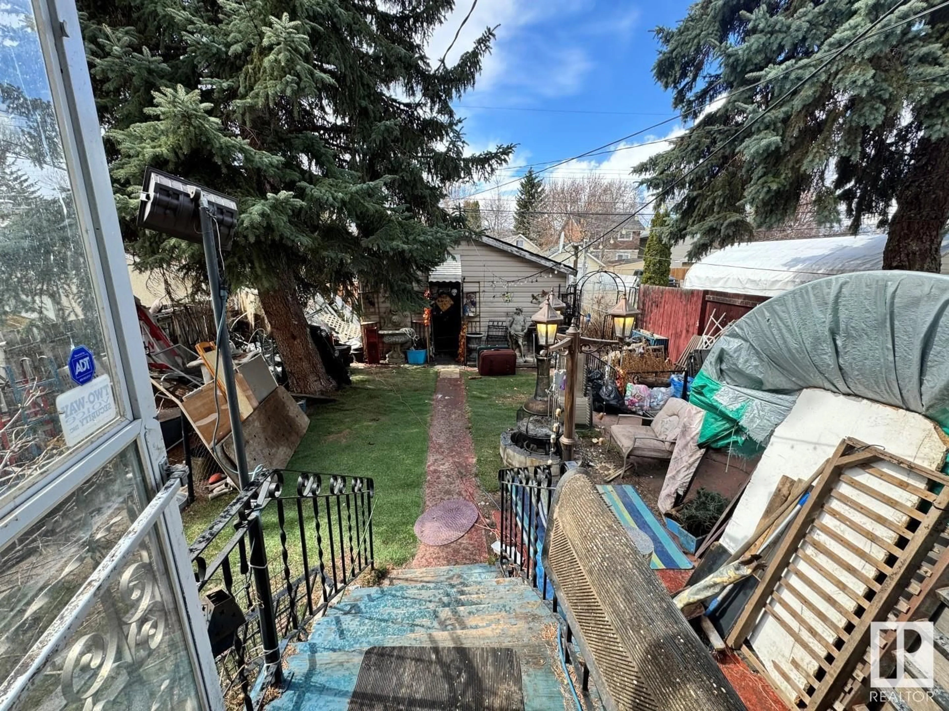 A pic from outside/outdoor area/front of a property/back of a property/a pic from drone, street for NW - 12132 93 ST, Edmonton Alberta T5G1E8