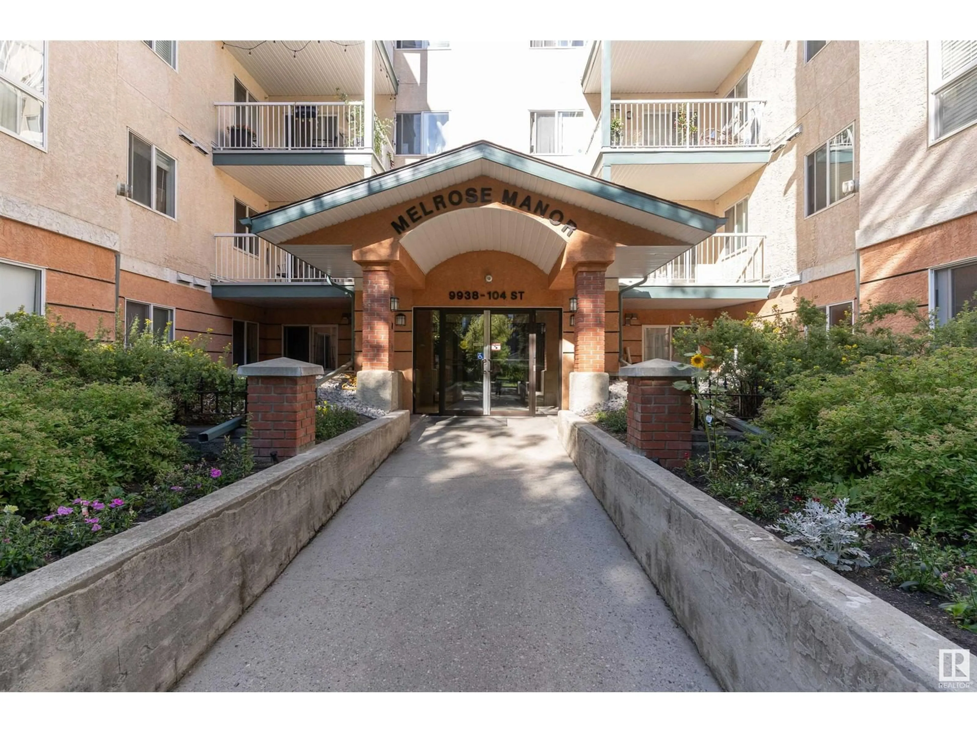 Indoor foyer for 511 9938 104 ST NW, Edmonton Alberta T5K2X7