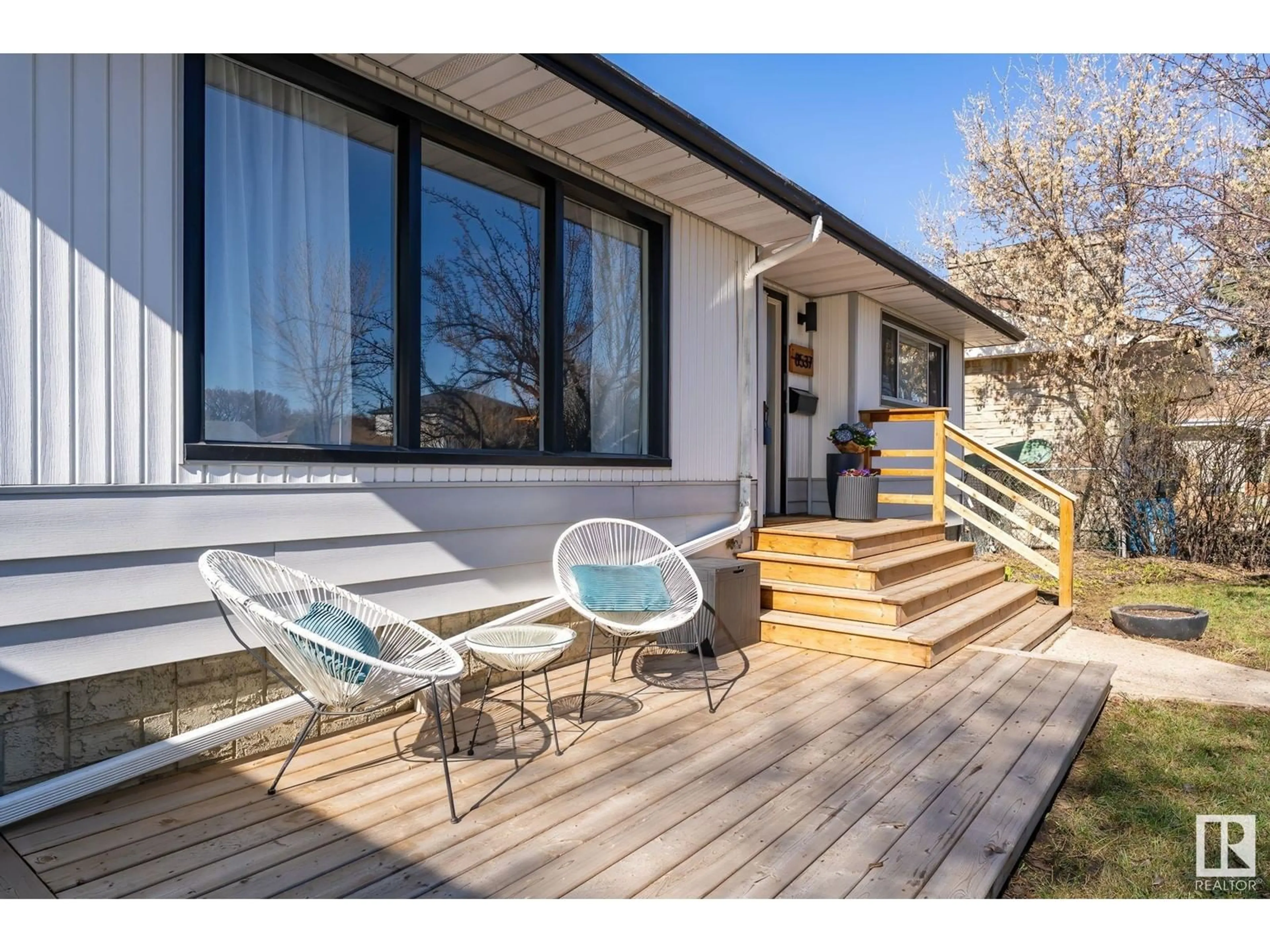 Patio, street for 8537 CONNORS RD, Edmonton Alberta T6C4H2