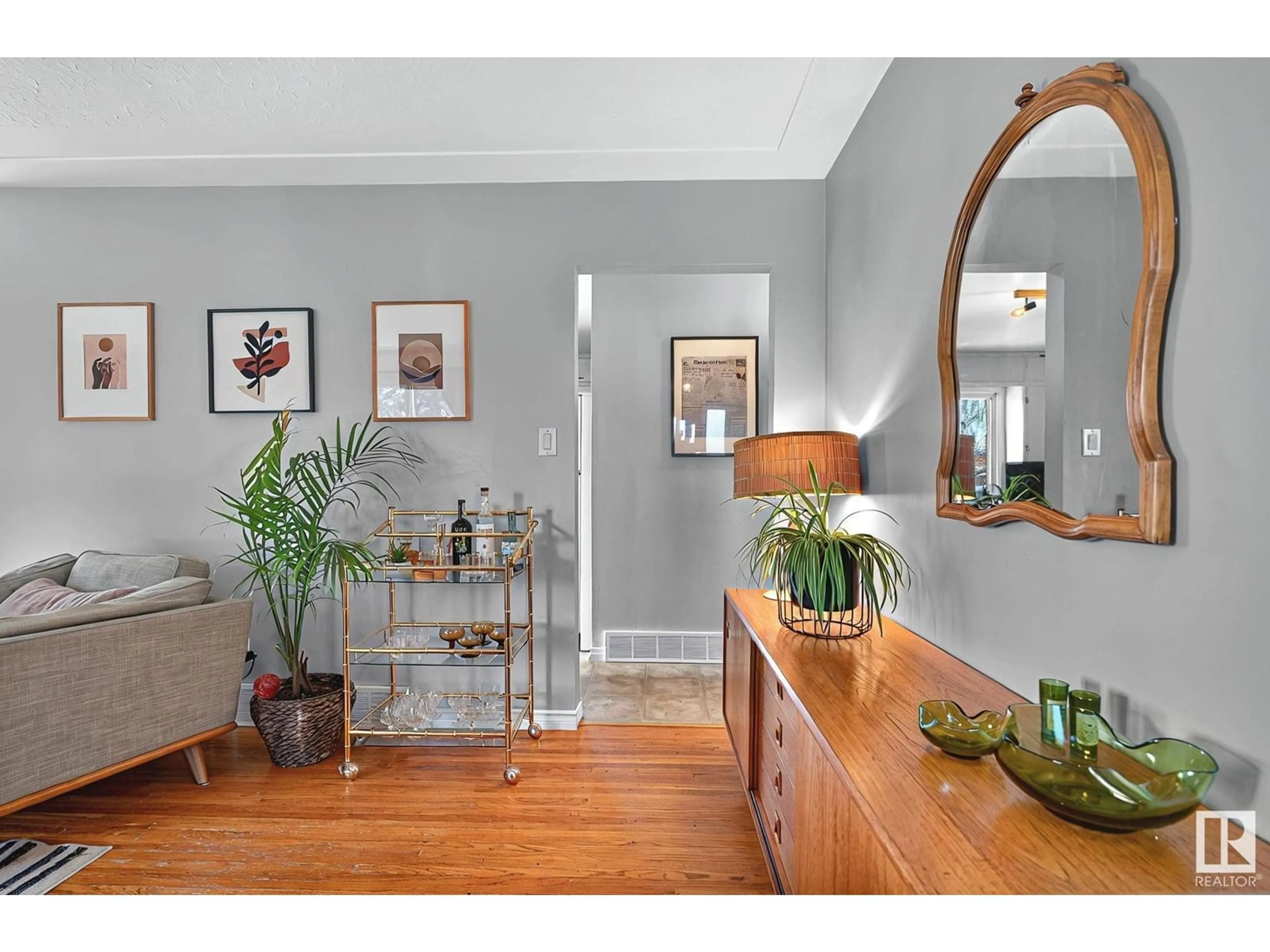 Indoor entryway for 8537 CONNORS RD, Edmonton Alberta T6C4H2