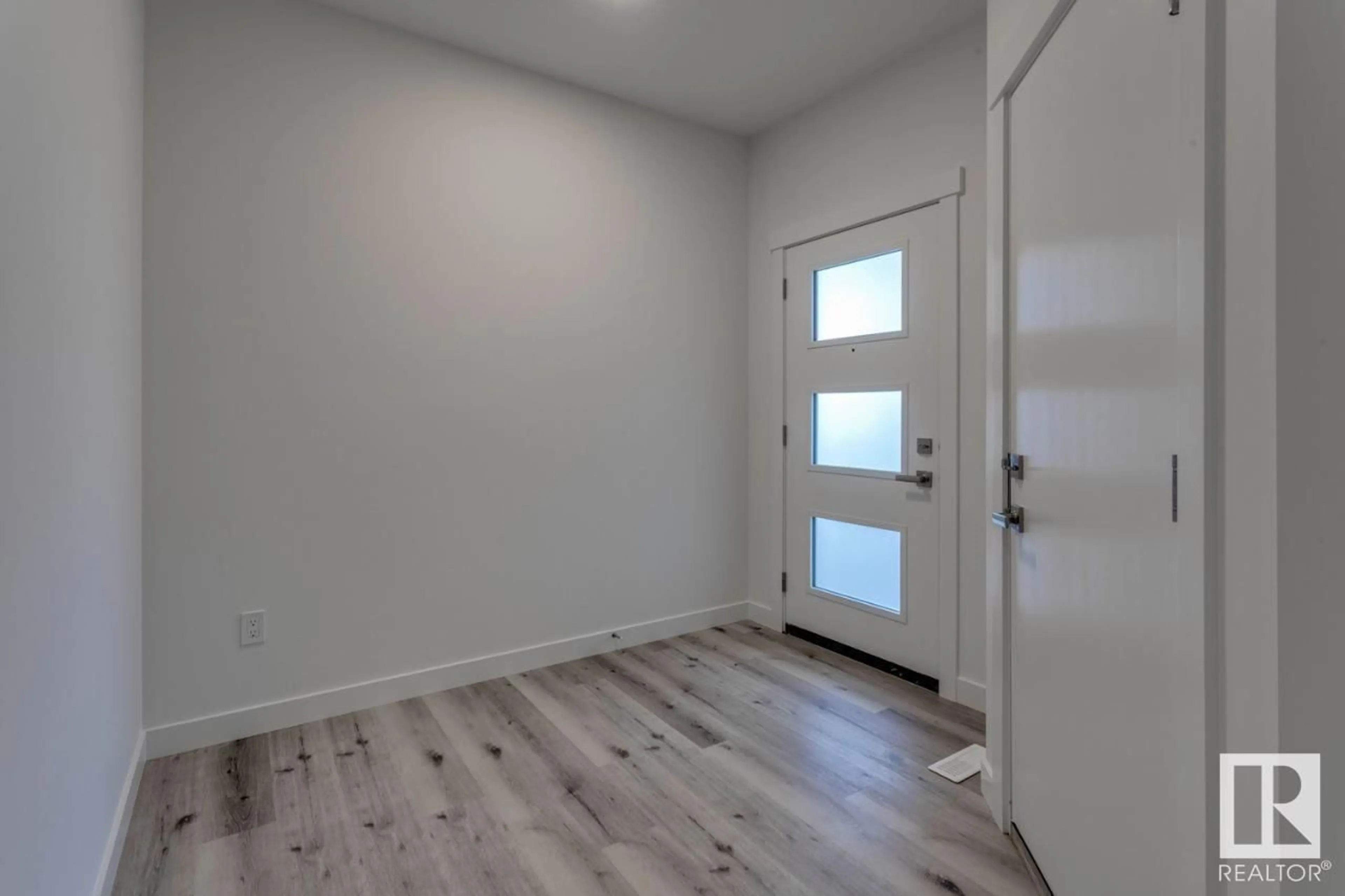 Indoor entryway for 2840 191 ST, Edmonton Alberta T6M1P5