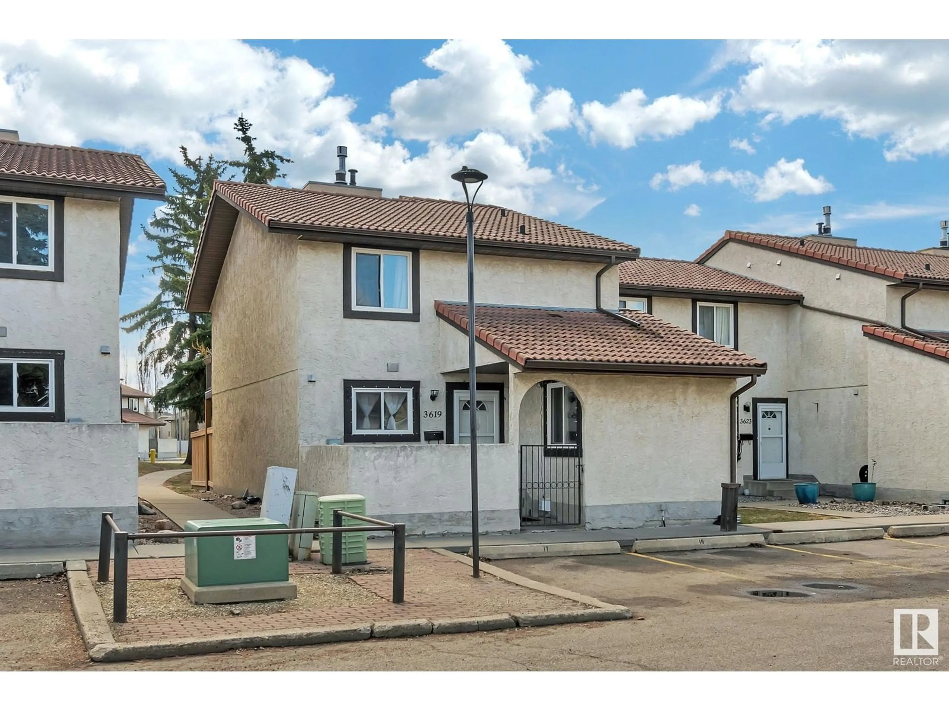 Unknown for 3619 30 AV NW, Edmonton Alberta T6L5H5
