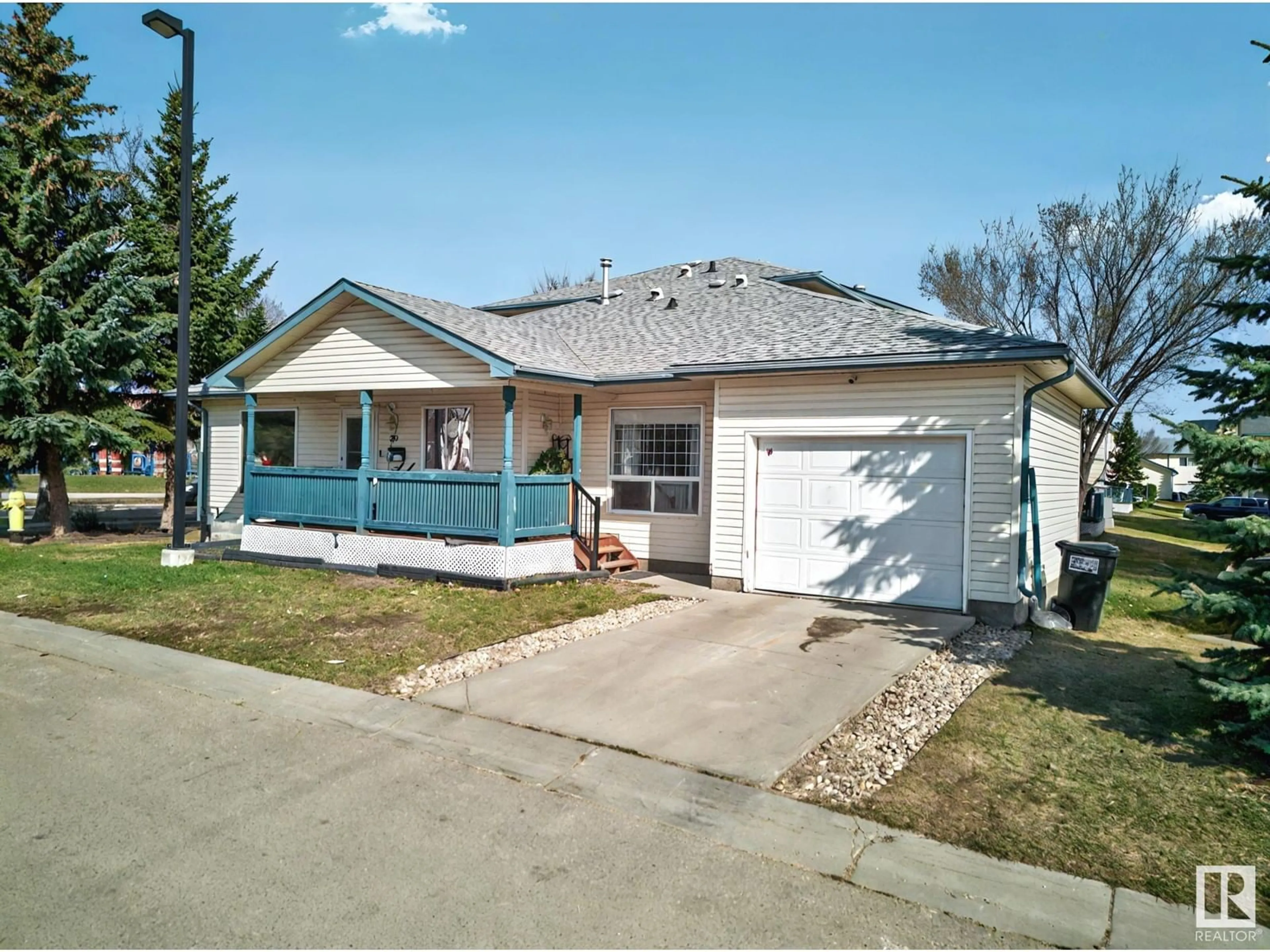 Home with vinyl exterior material, street for 89 - 10909 106 ST, Edmonton Alberta T5H4M7