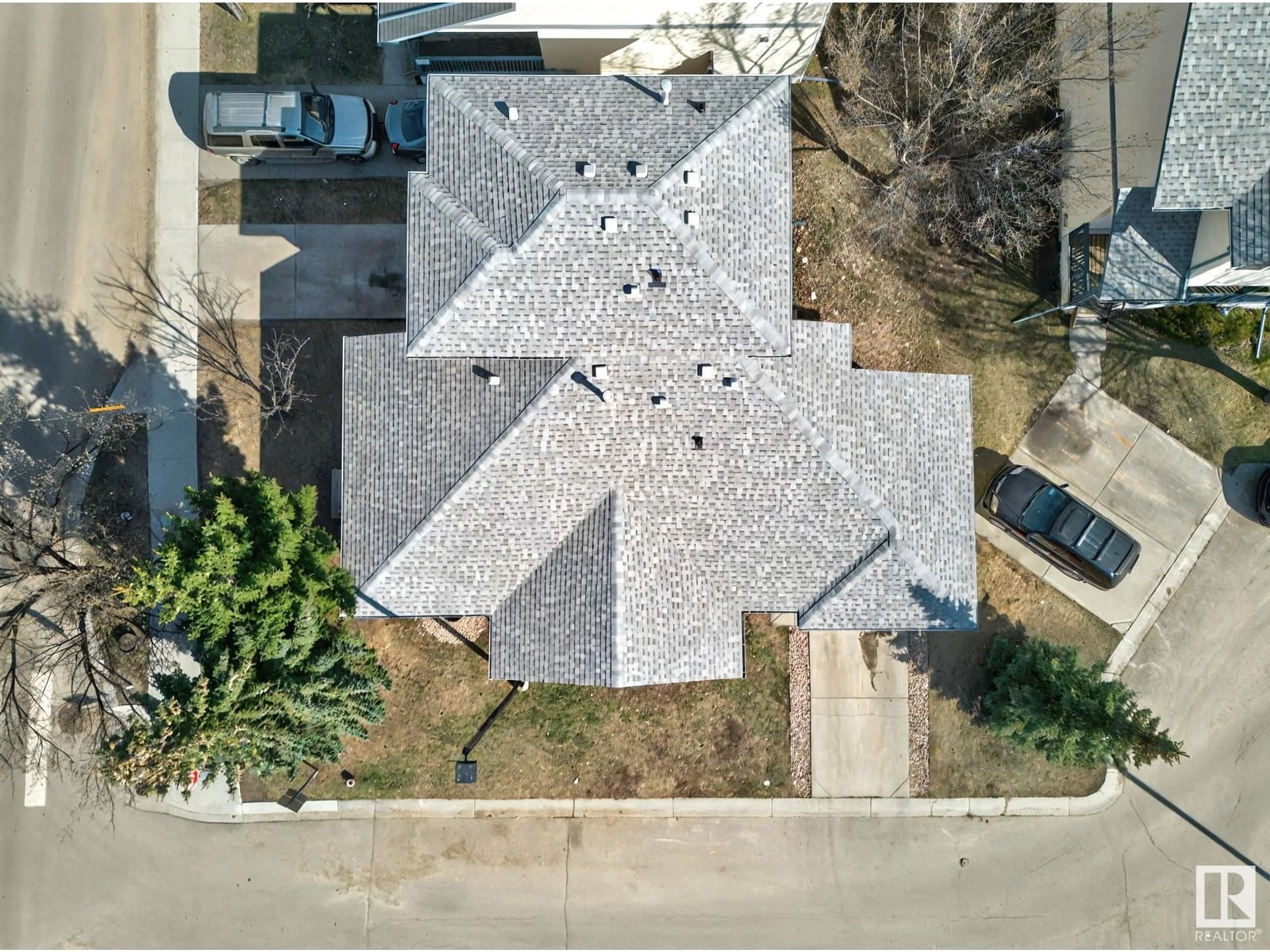 A pic from outside/outdoor area/front of a property/back of a property/a pic from drone, building for 89 - 10909 106 ST, Edmonton Alberta T5H4M7